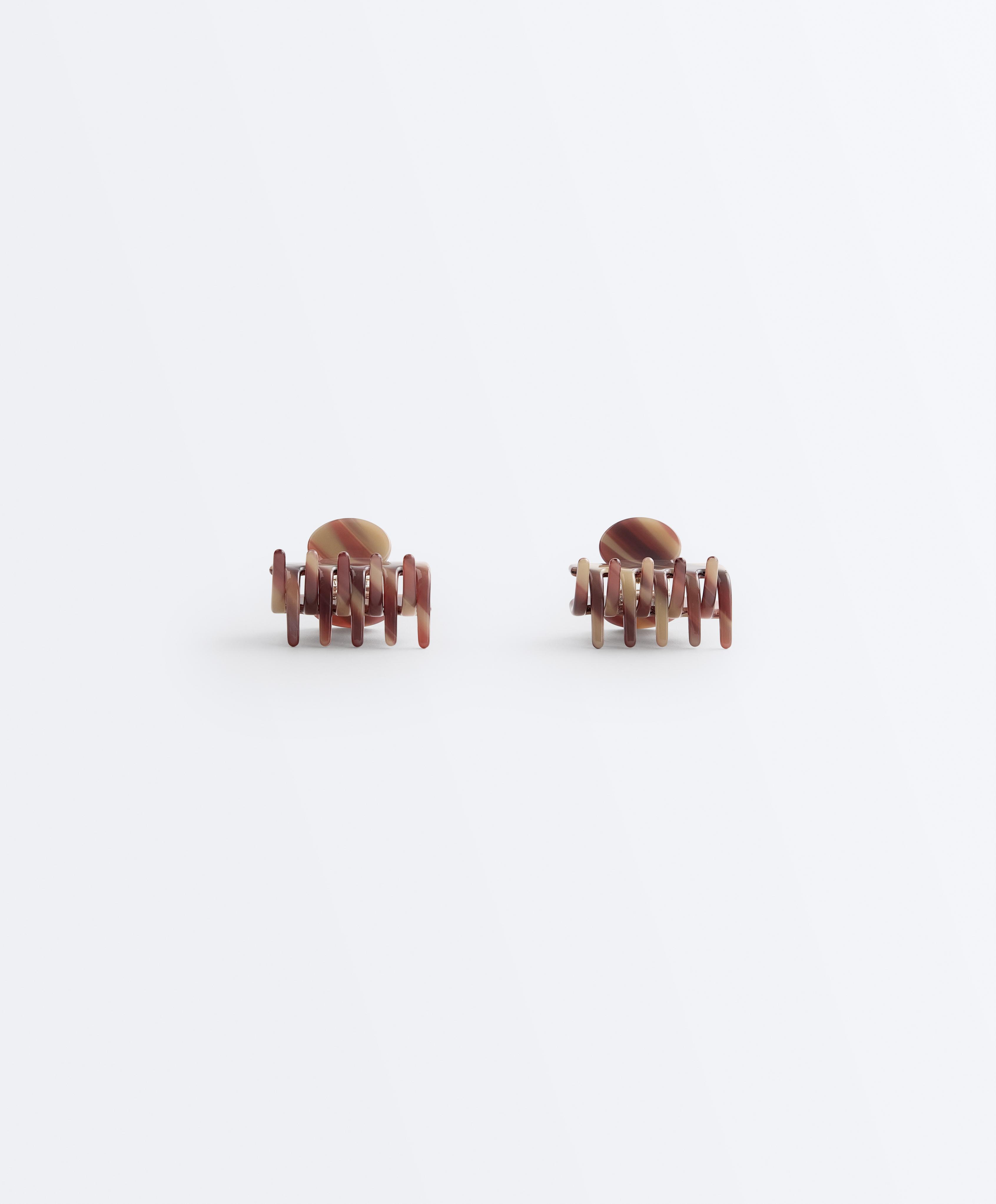 2 medium print hair clips