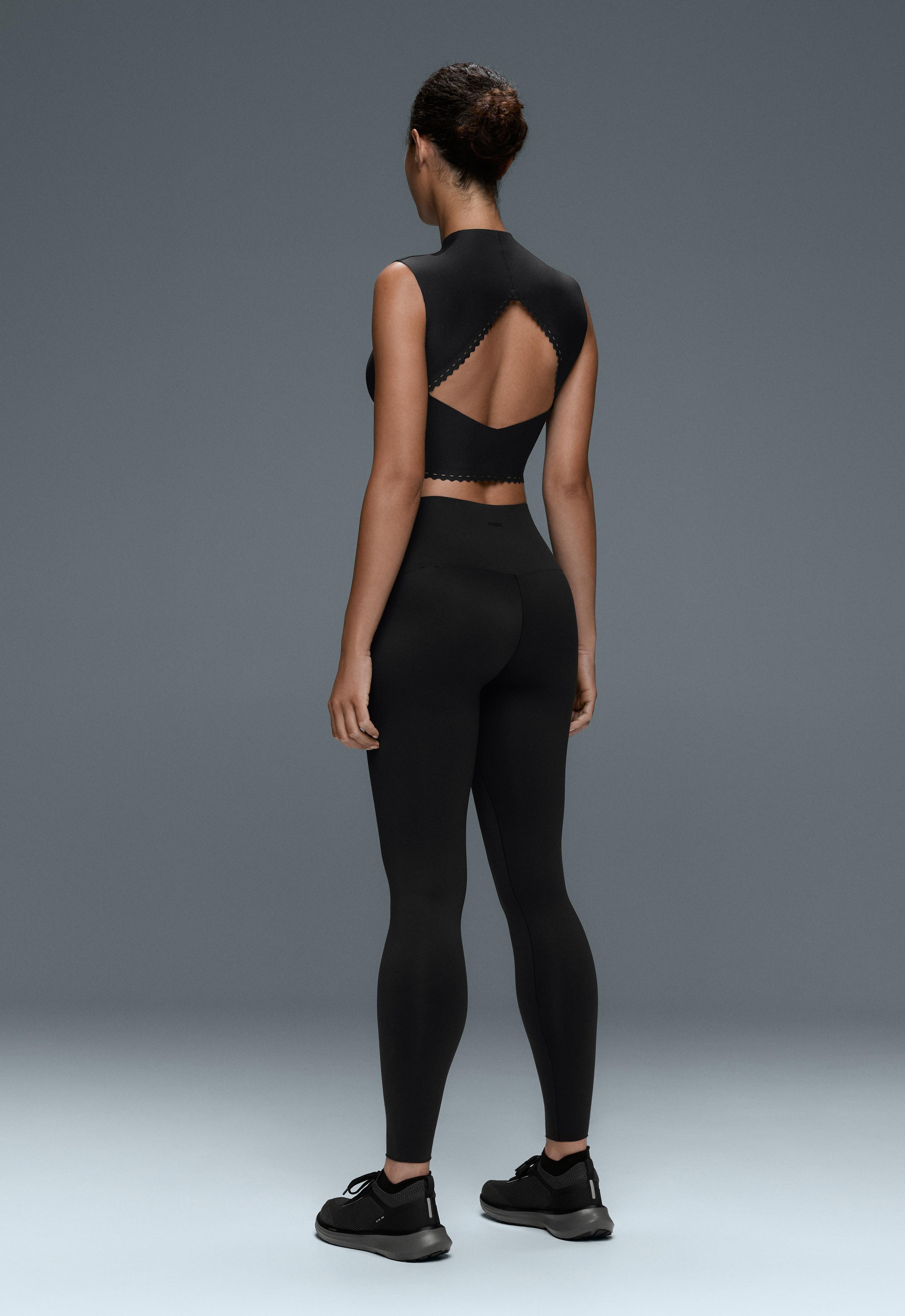 Perfect-adapt wave-detail tank top — BLACK