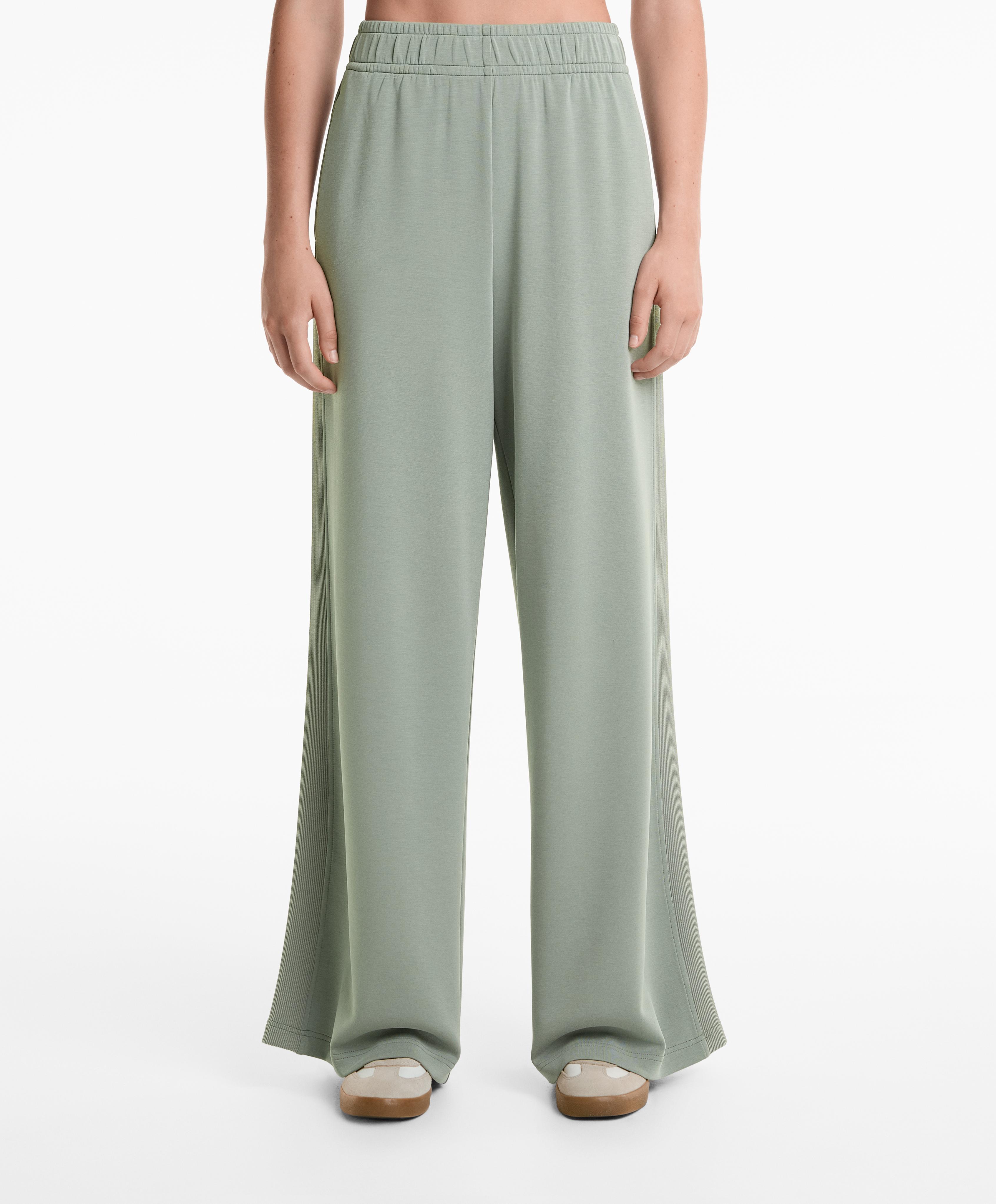 Pantalon droit rib latéral contenant du modal au toucher doux