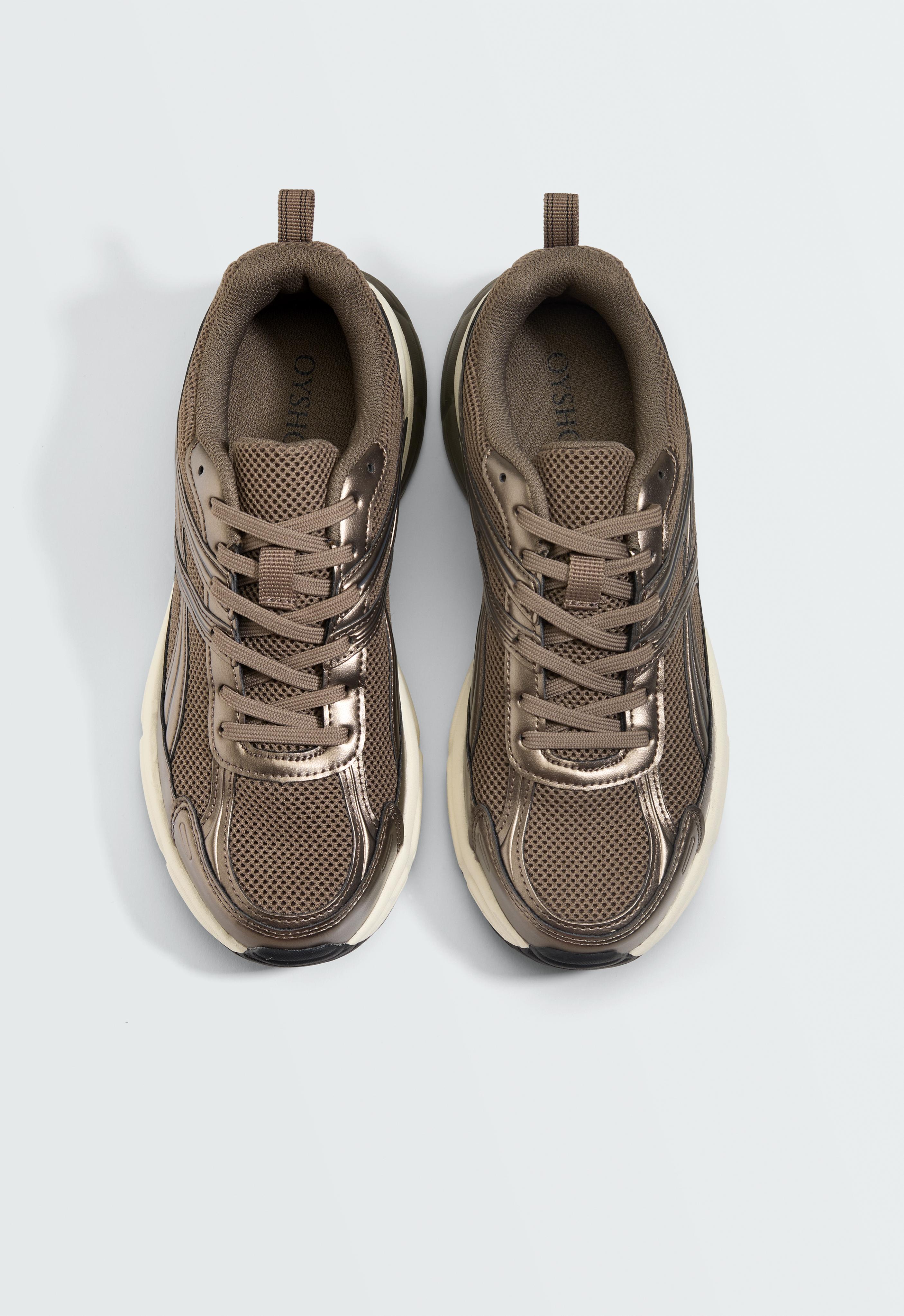 Running-style trainers