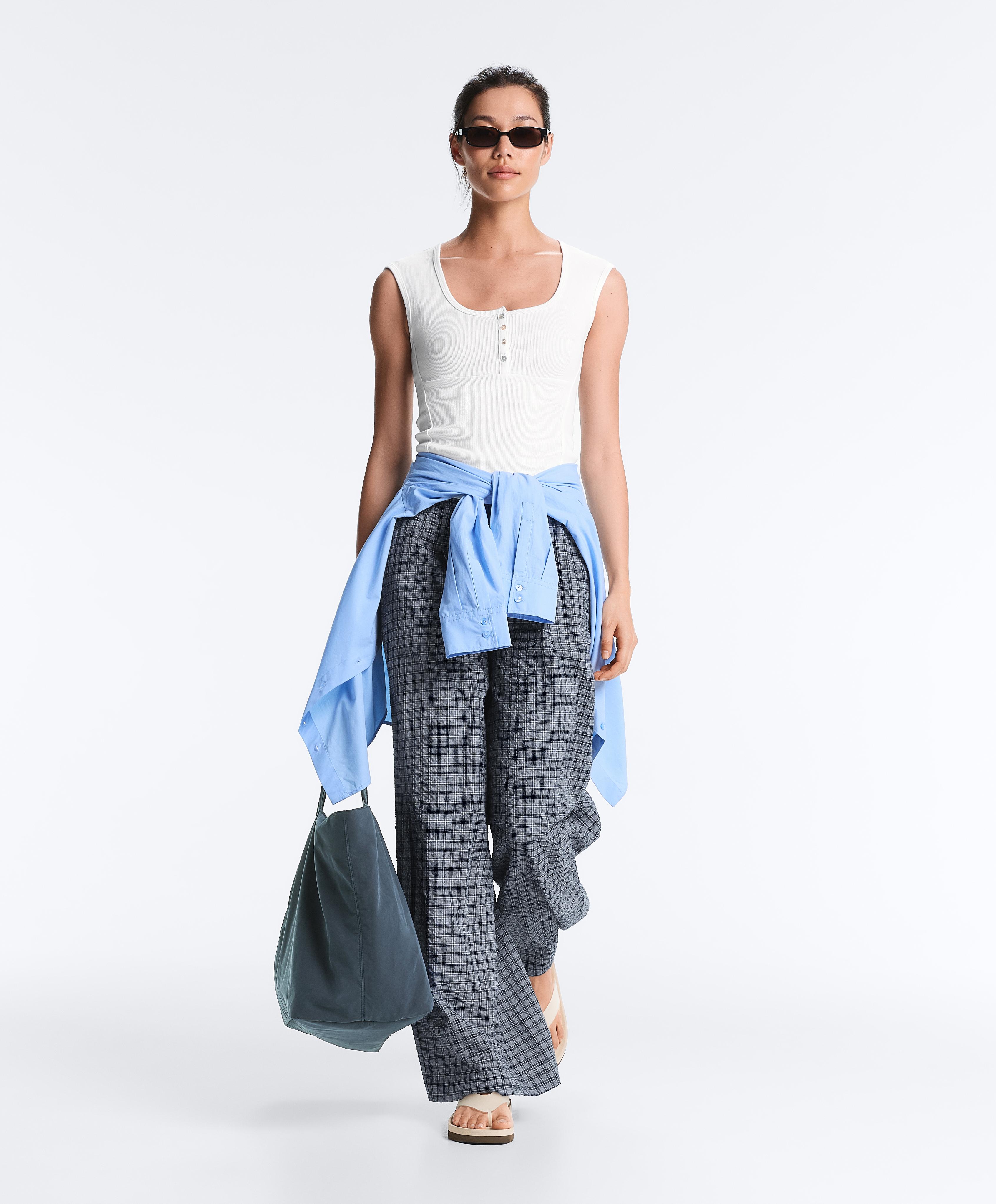 Canotta rib con cotone, modal e bottoni Canotta rib con cotone, modal e bottoni
