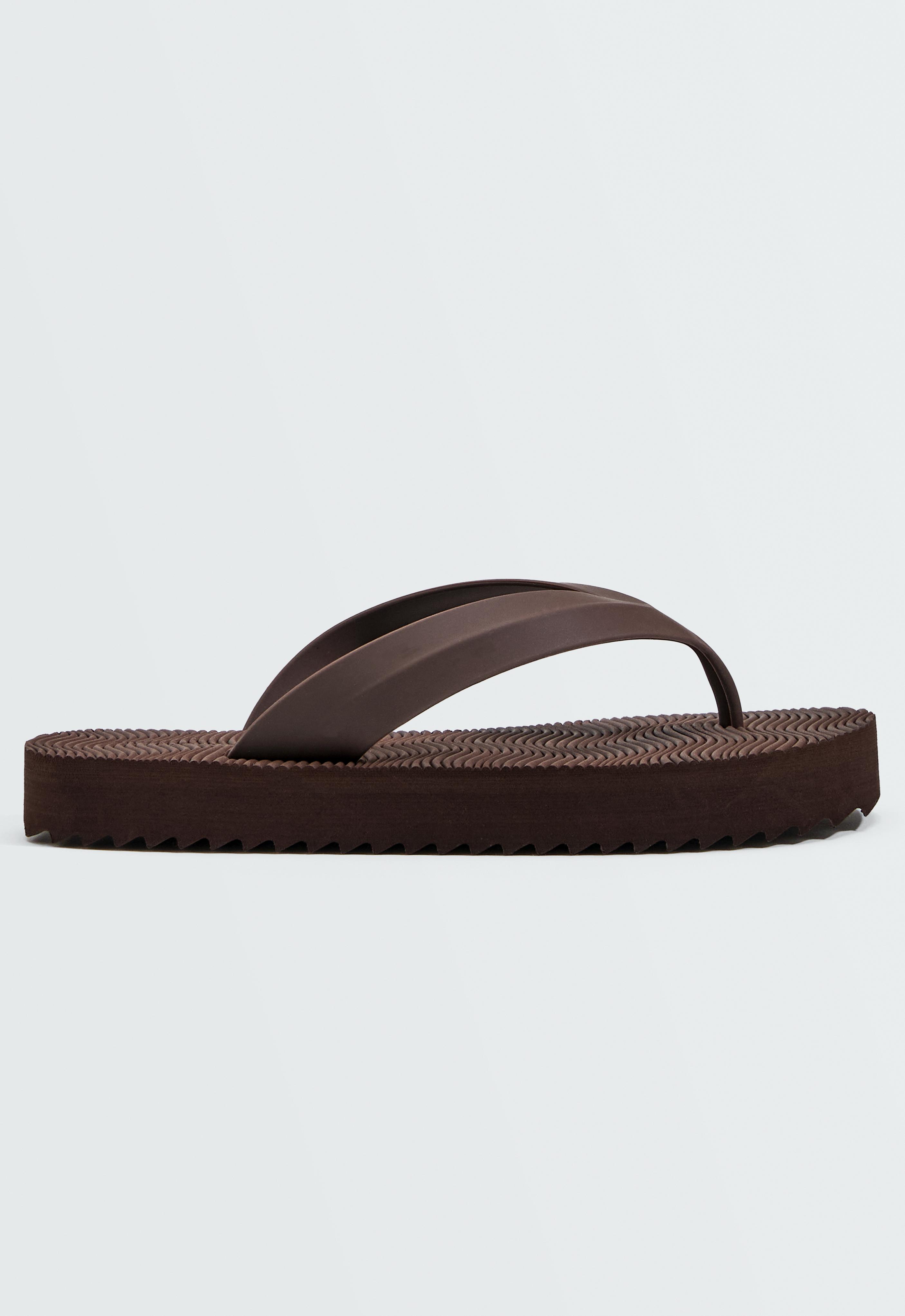 Textured platform beach sandals — BROWN