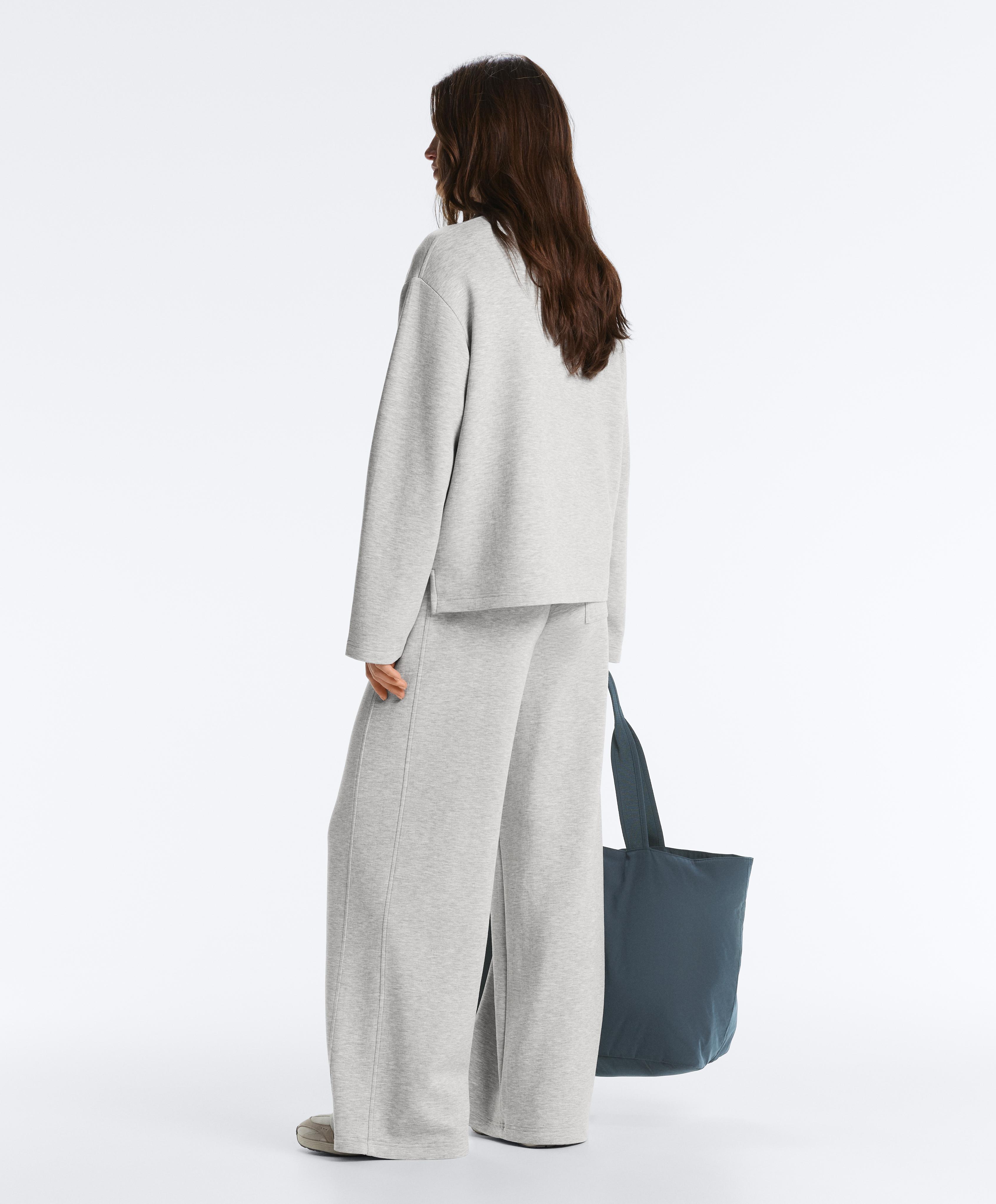 Total Look in Grau meliert aus Piqué