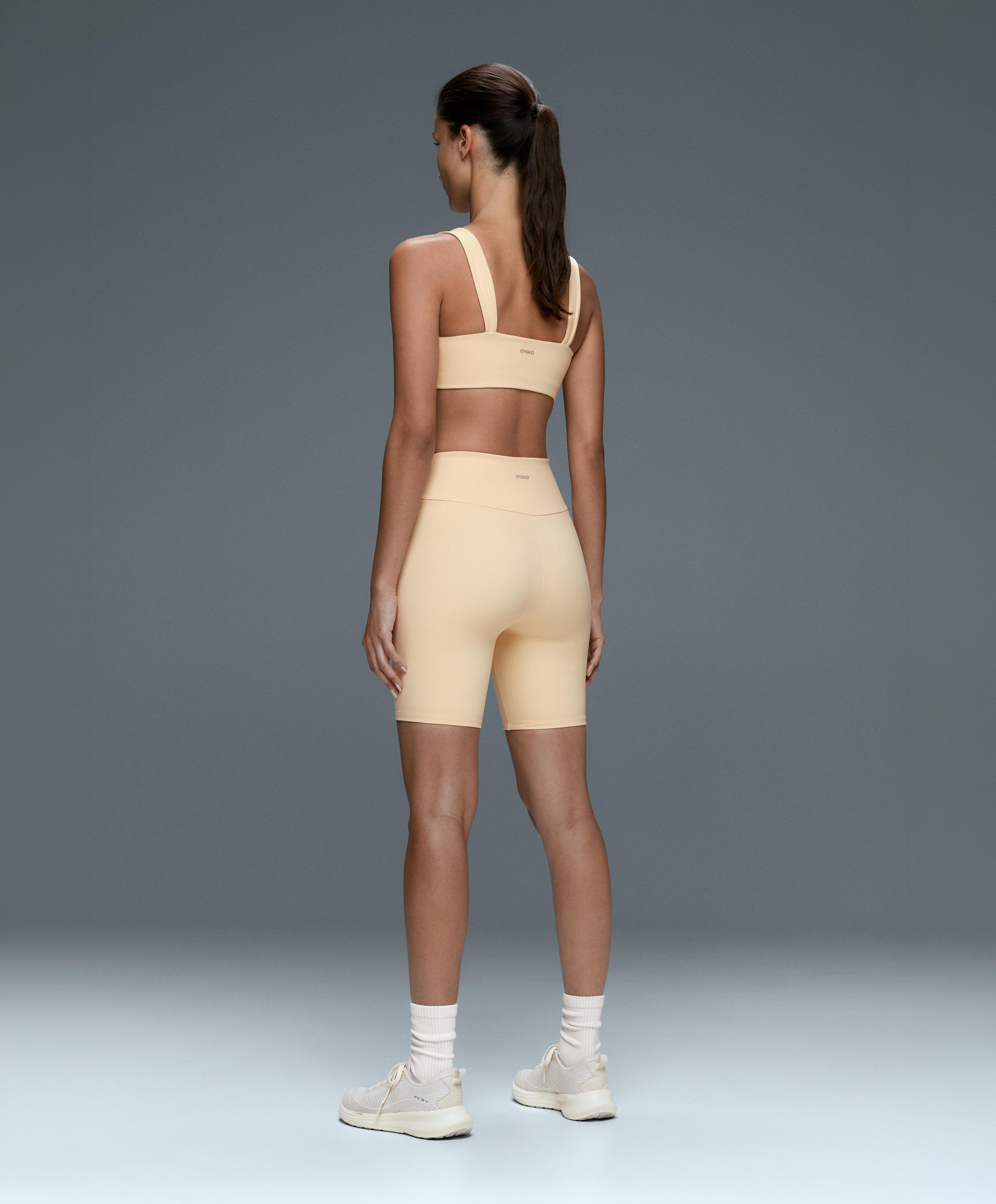 Medium-support Comfortlux sports bra with seams — BUTTER YELLOW