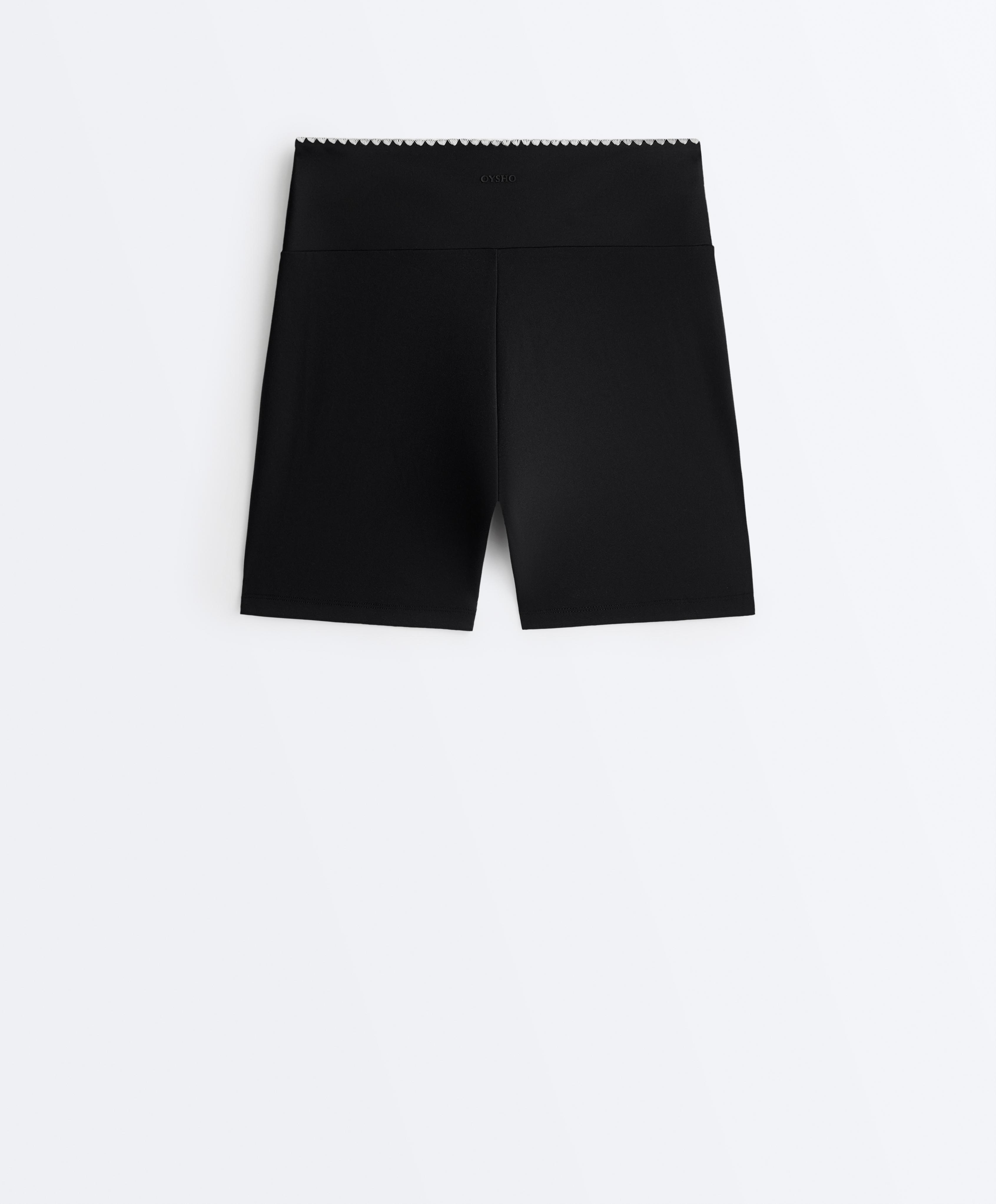 Comfortlux V-waist 10cm hot pants with contrast stitching — BLACK