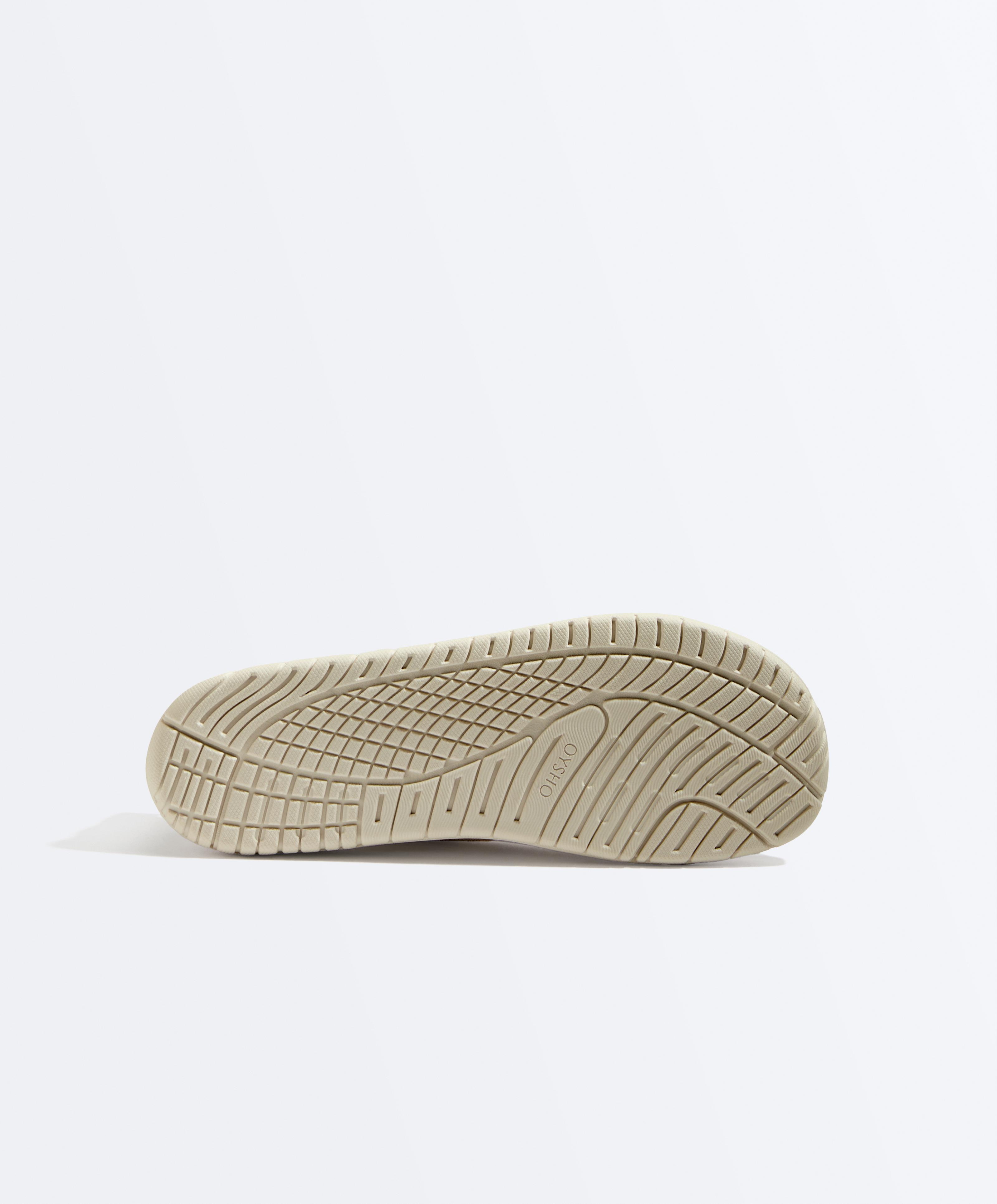 Multi-activity barefoot trainers — ECRU