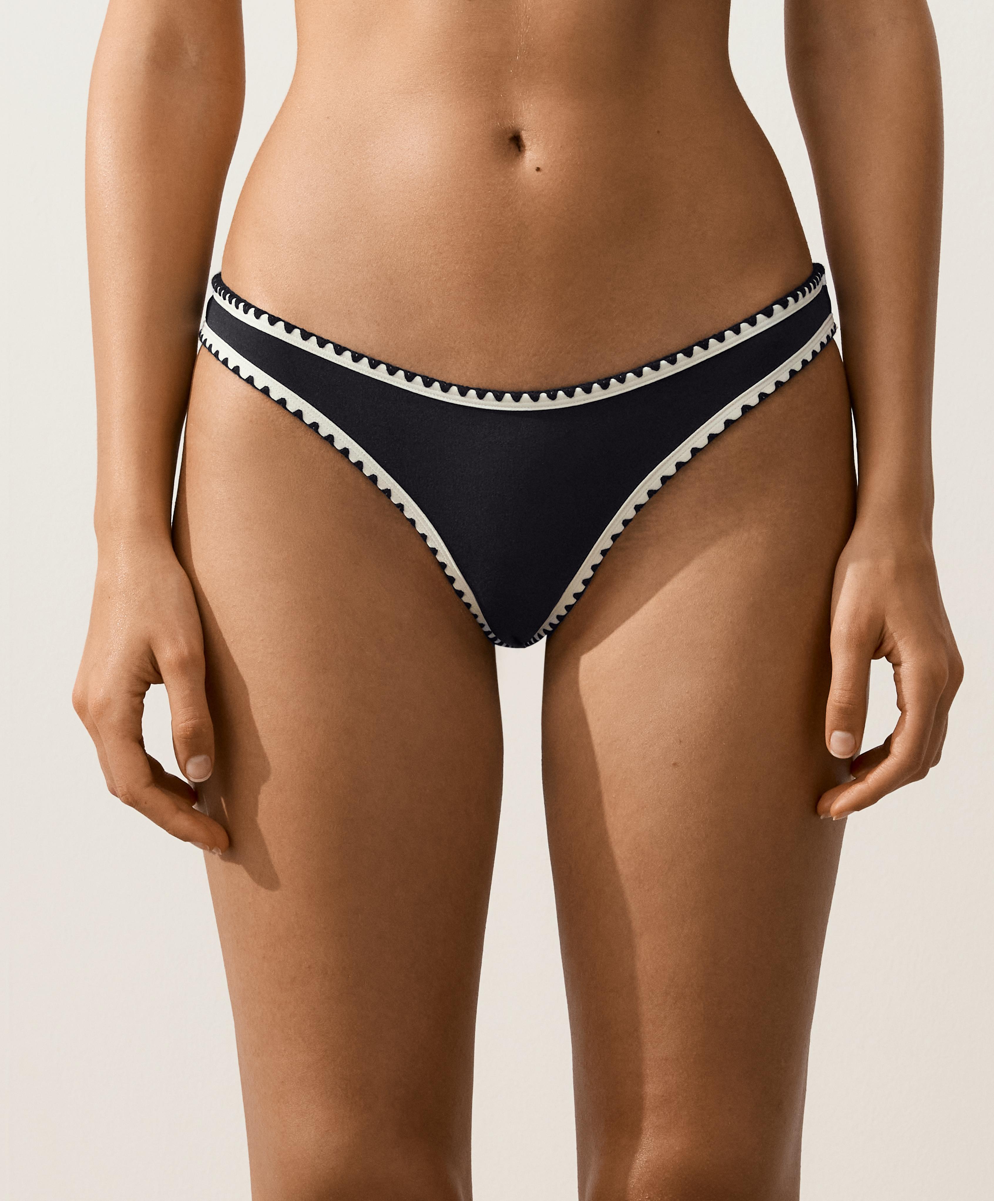 Contrast stitch U-cut medium-coverage bikini briefs — BLACK