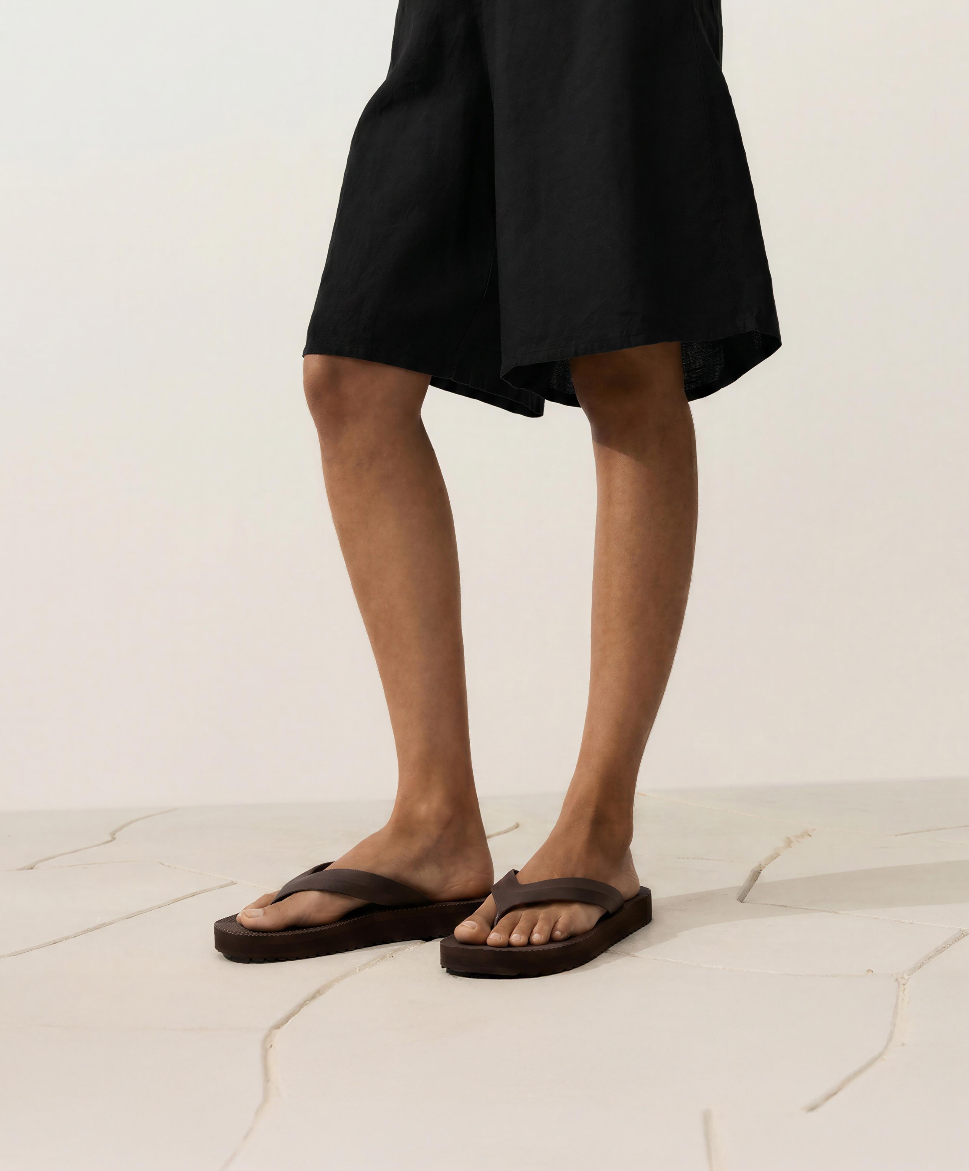 Textured platform beach sandals — BROWN