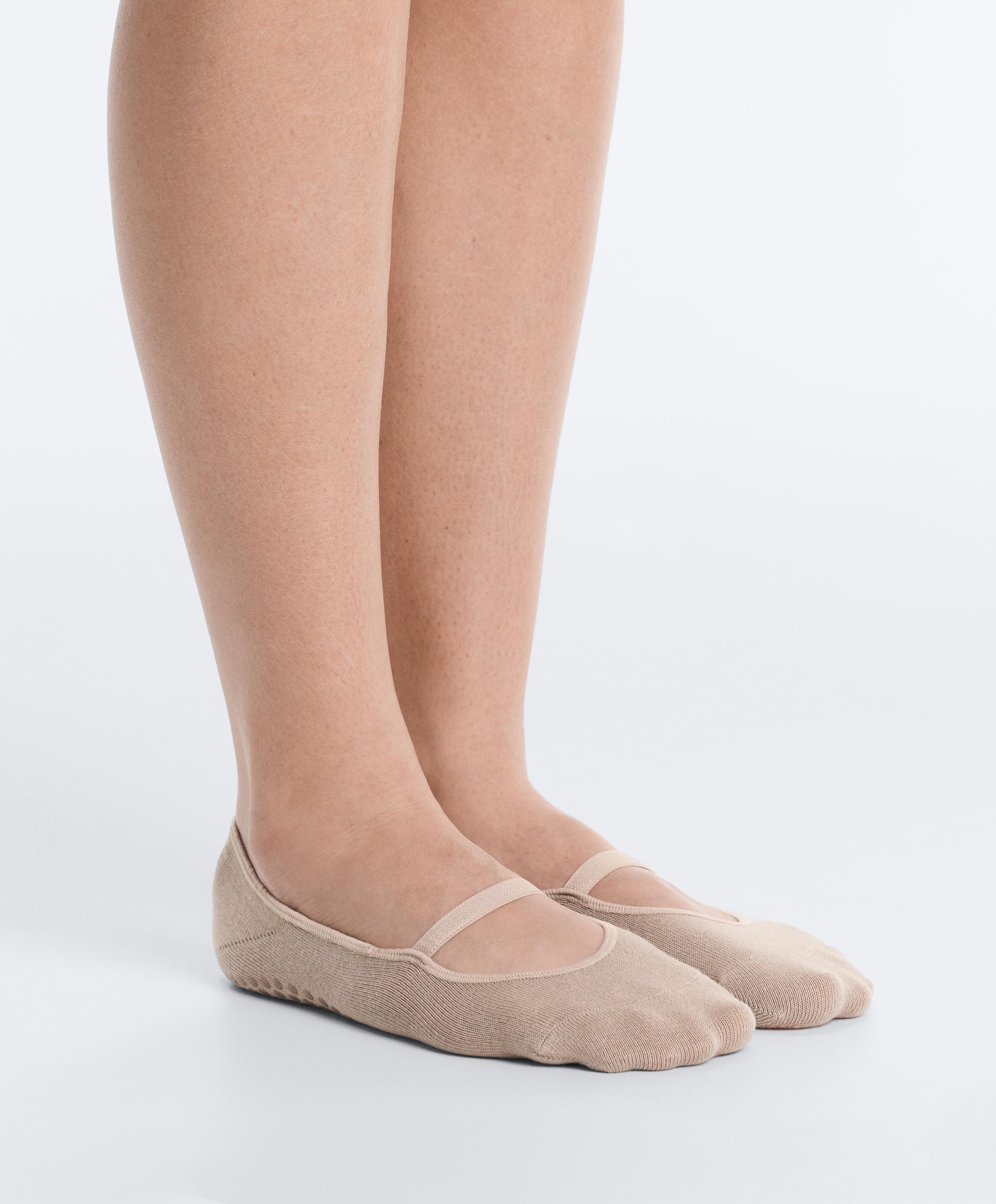2 pairs of invisible cotton blend yoga and Pilates socks with crossover strap — CHOCOLATE      