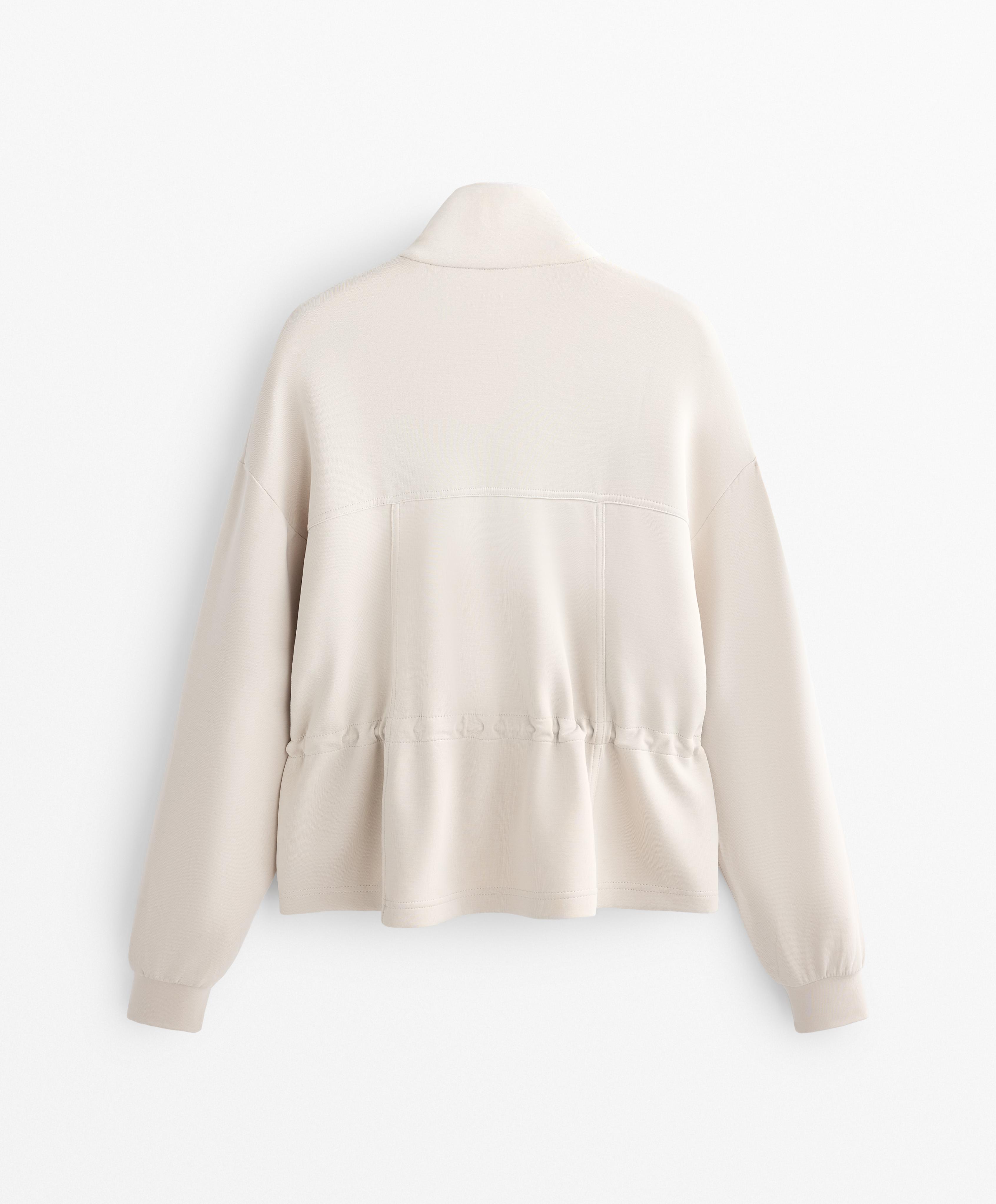 Veste contenant du modal au toucher doux