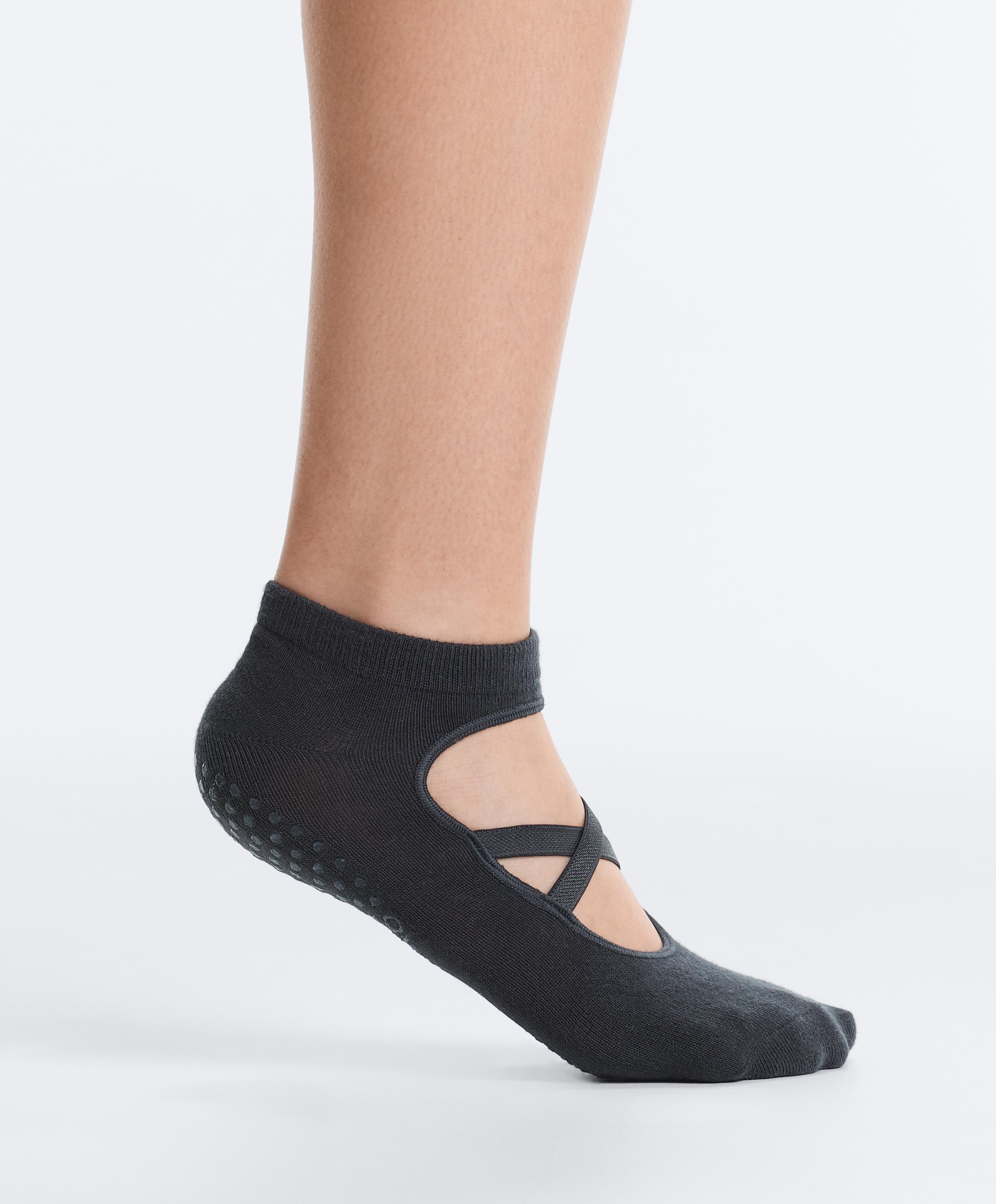 2 Paar Socken für Yoga und Pilates aus Baumwollmischung mit überkreuzten Riemchen 2 Paar Socken für Yoga und Pilates aus Baumwollmischung mit überkreuzten Riemchen