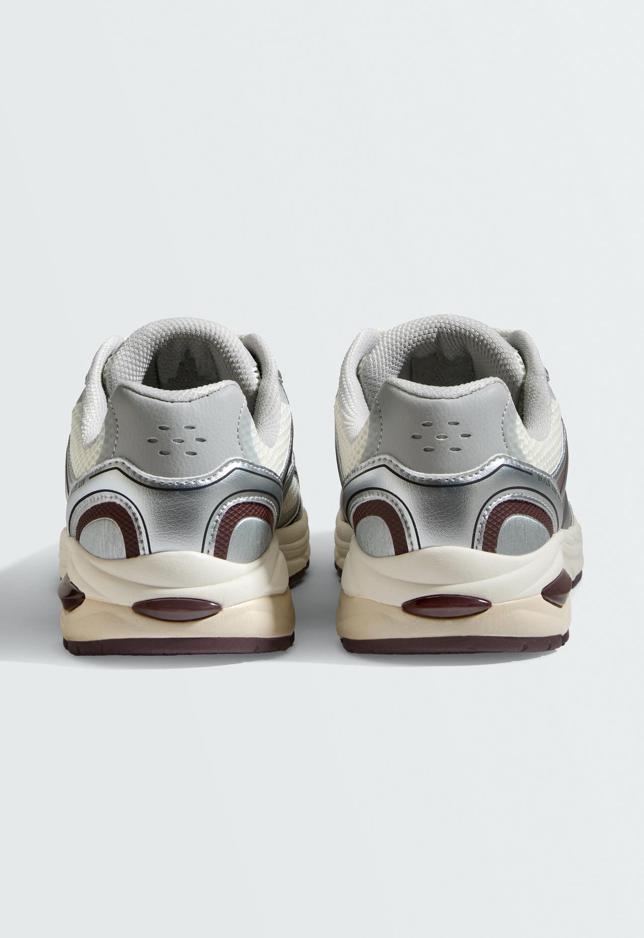 Multi-panel freetime trainers — SILVERY