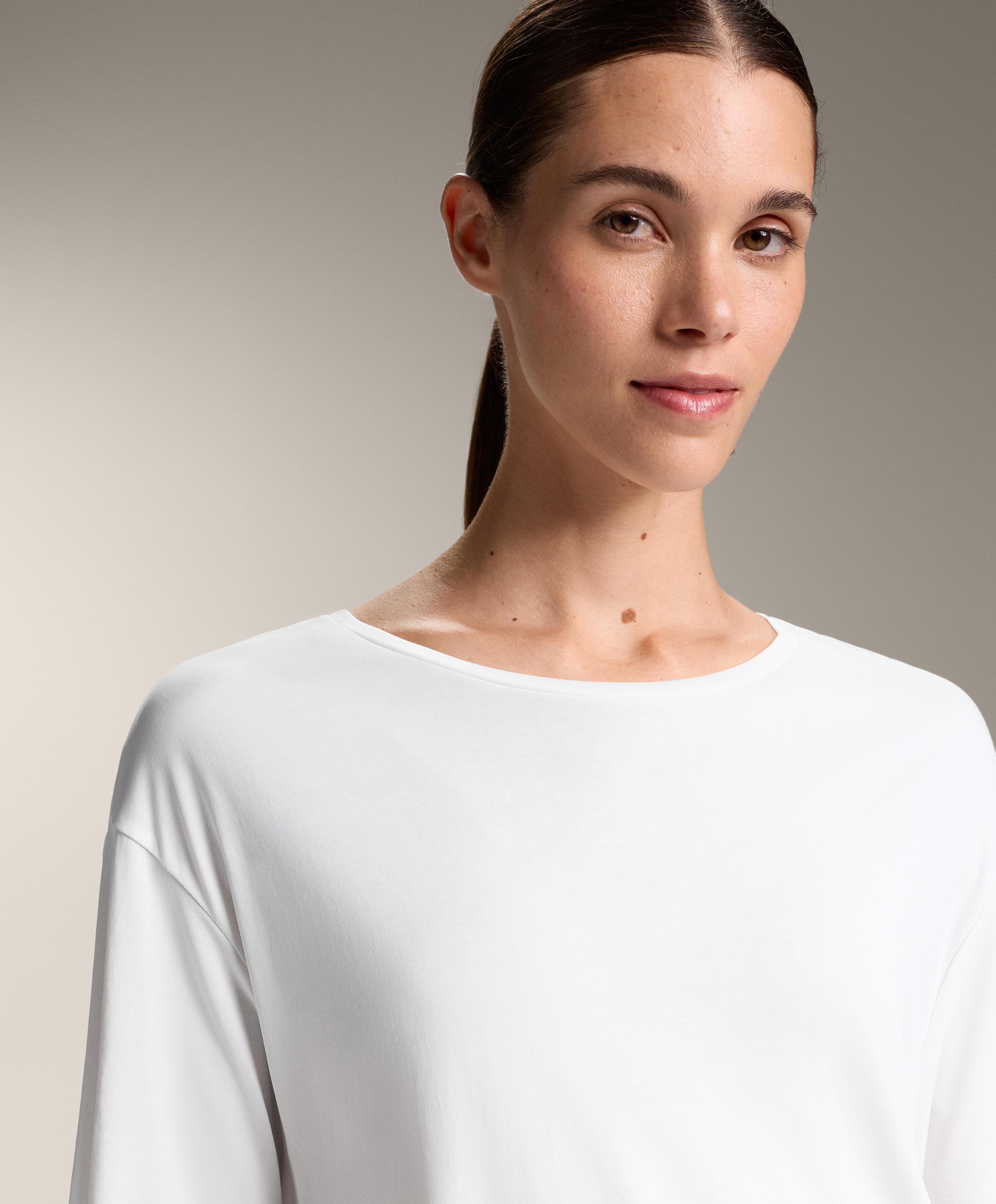 Μπλούζα με μείγμα από μοντάλ και κοντά μανίκια Μπλούζα με μείγμα από μοντάλ και κοντά μανίκια