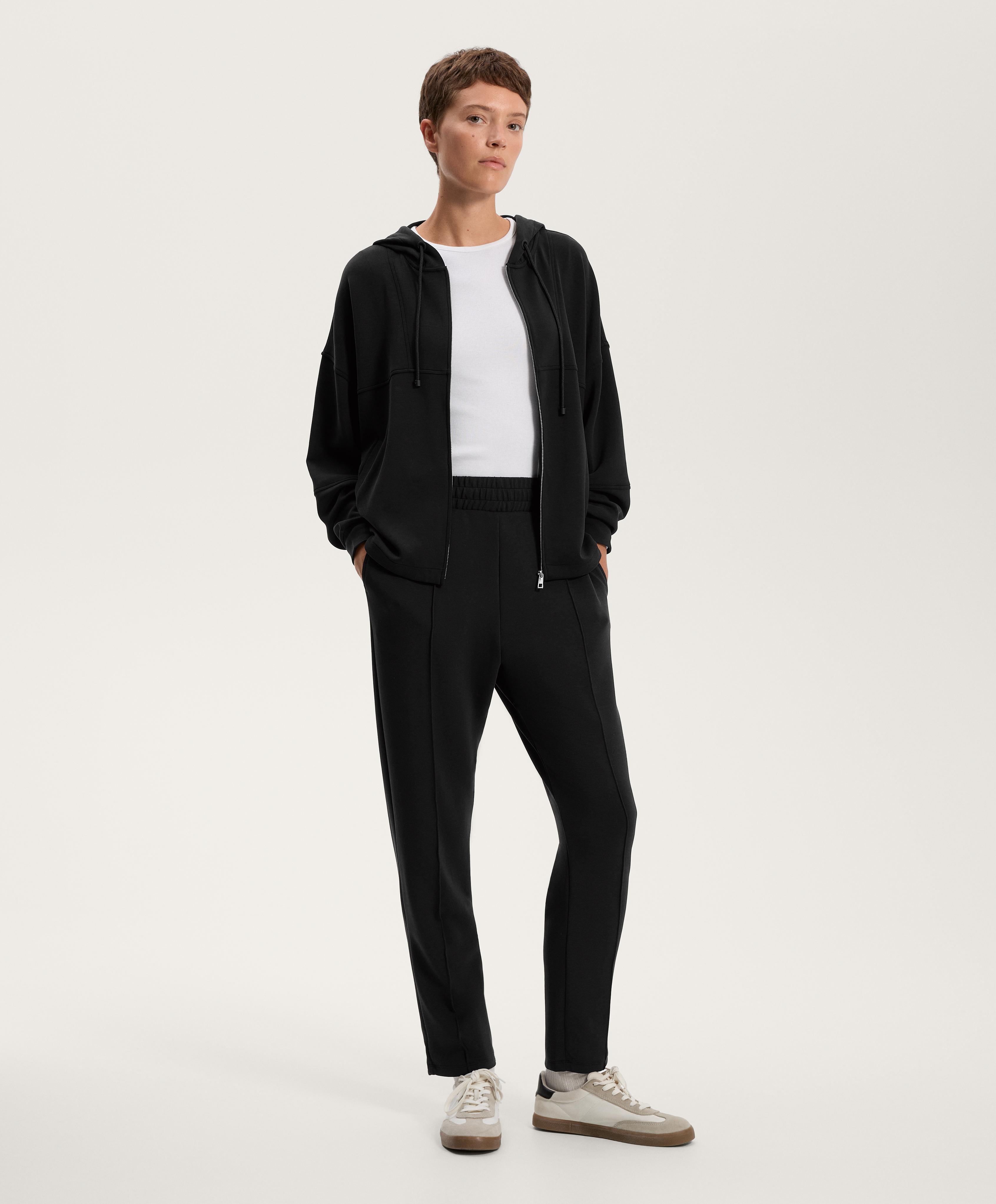 Total look jogger μαύρο με μοντάλ