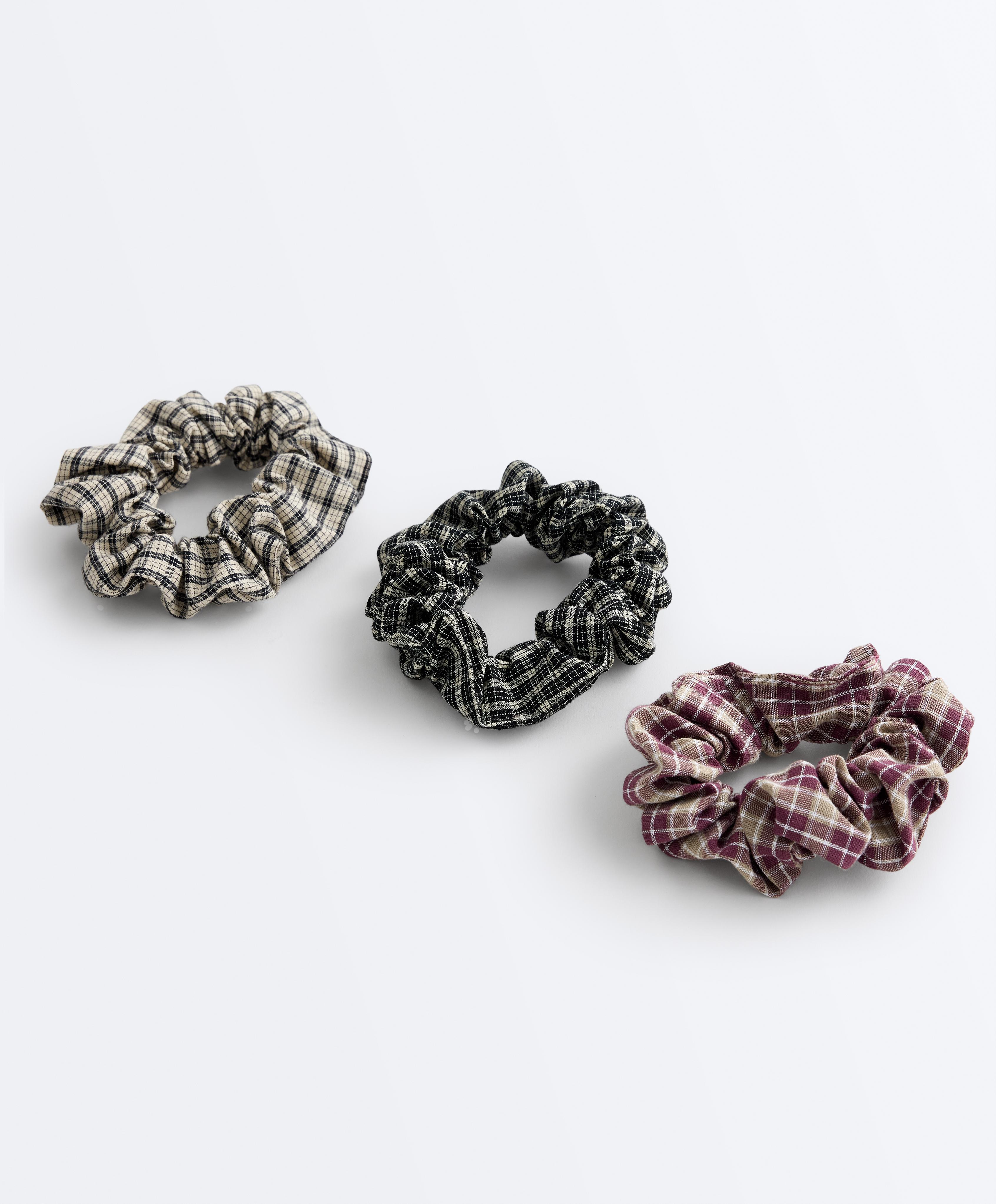 3 large gingham scrunchies 3 large gingham scrunchies