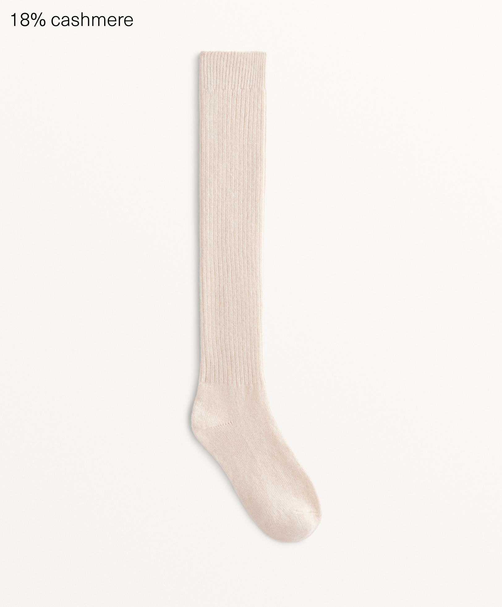 Lange Socken aus 18 % Cashmere und 13 % Wolle