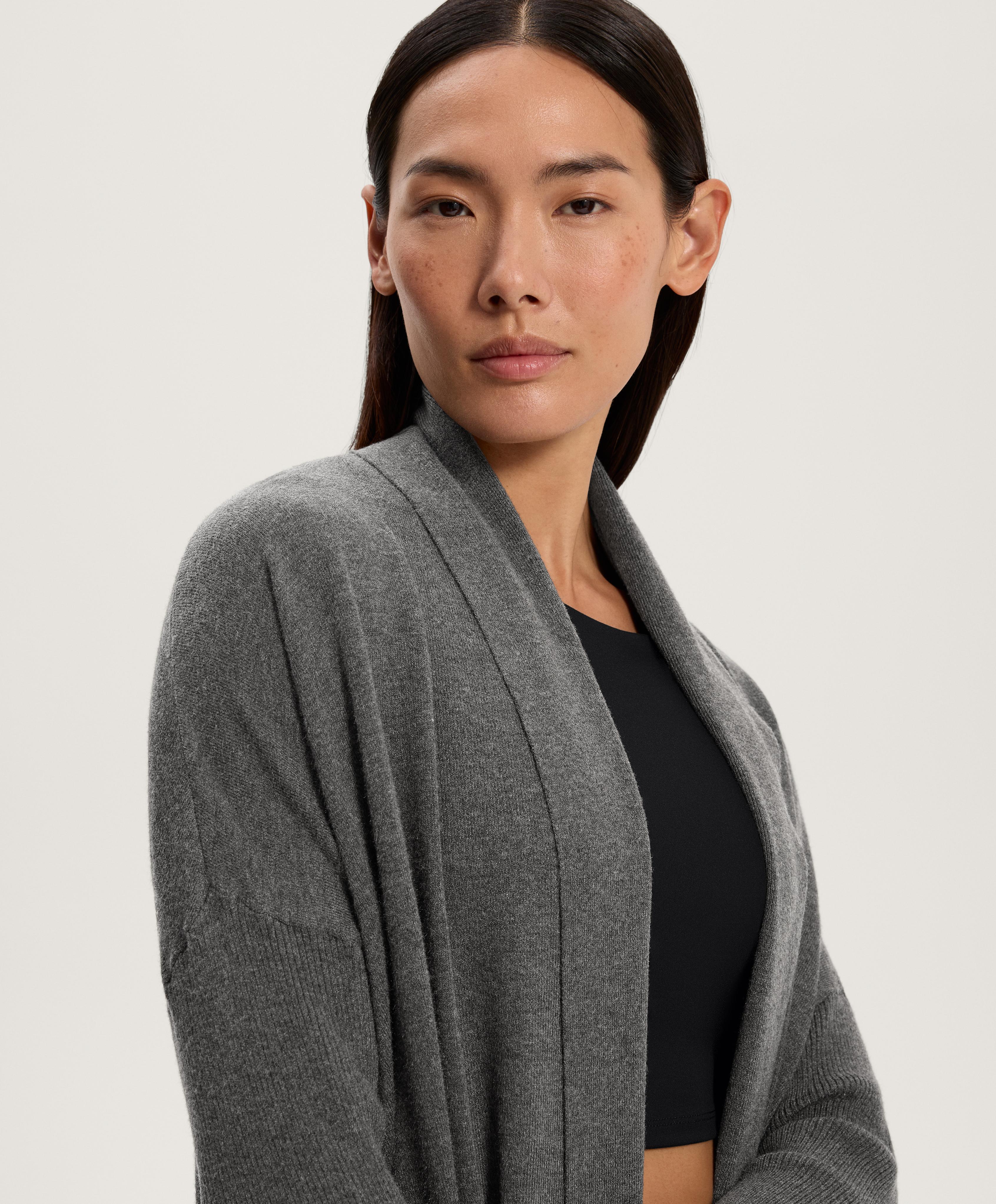 Adīta jaka ar ribu detaļām - Izpārdošana Adīta jaka ar ribu detaļām - Izpārdošana