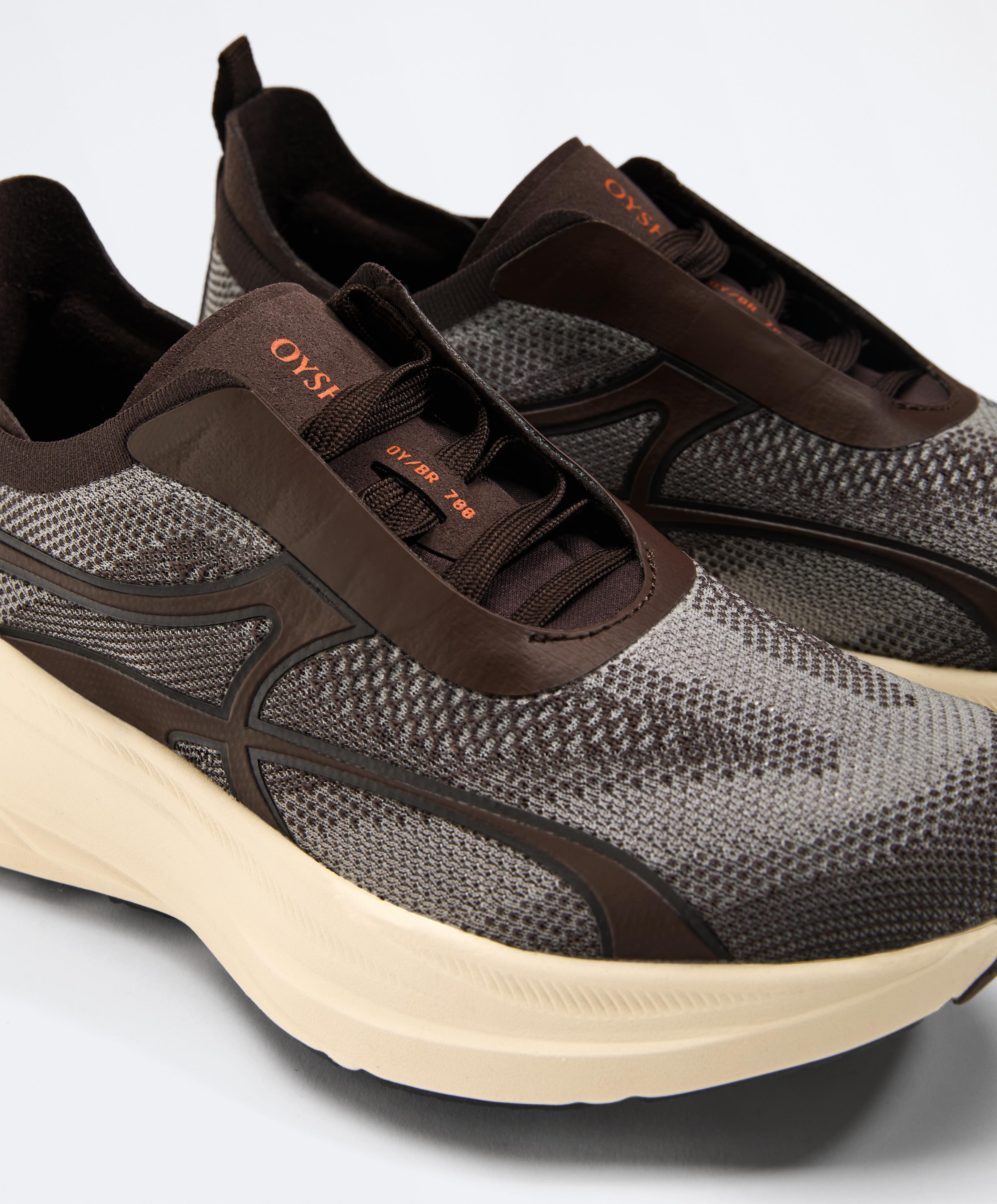 Running trainers OY/BR 700 — BROWN