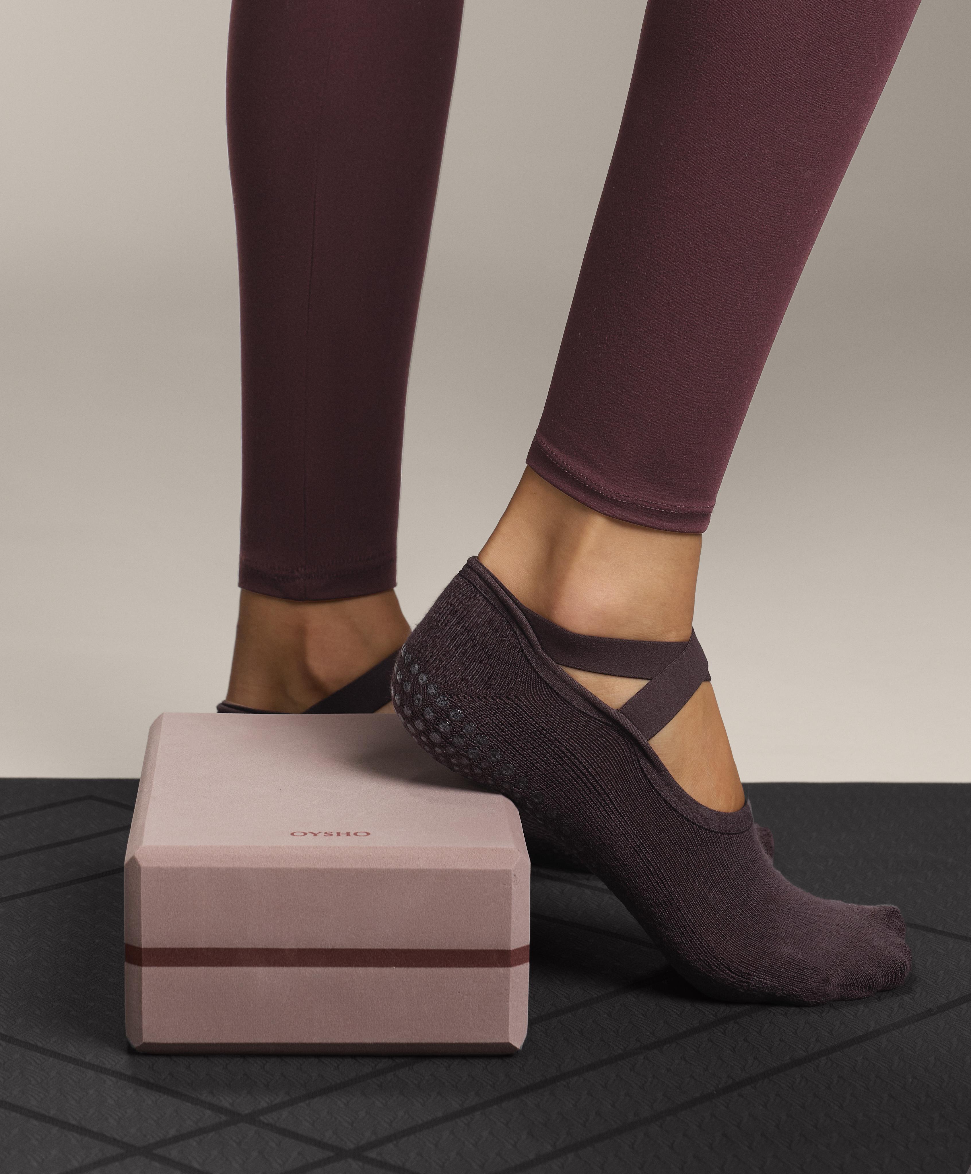 زوجان من جوارب اليوغا والبيلاتس ممزوجة بالقطن بأشرطة متصالبة - تنزيلات