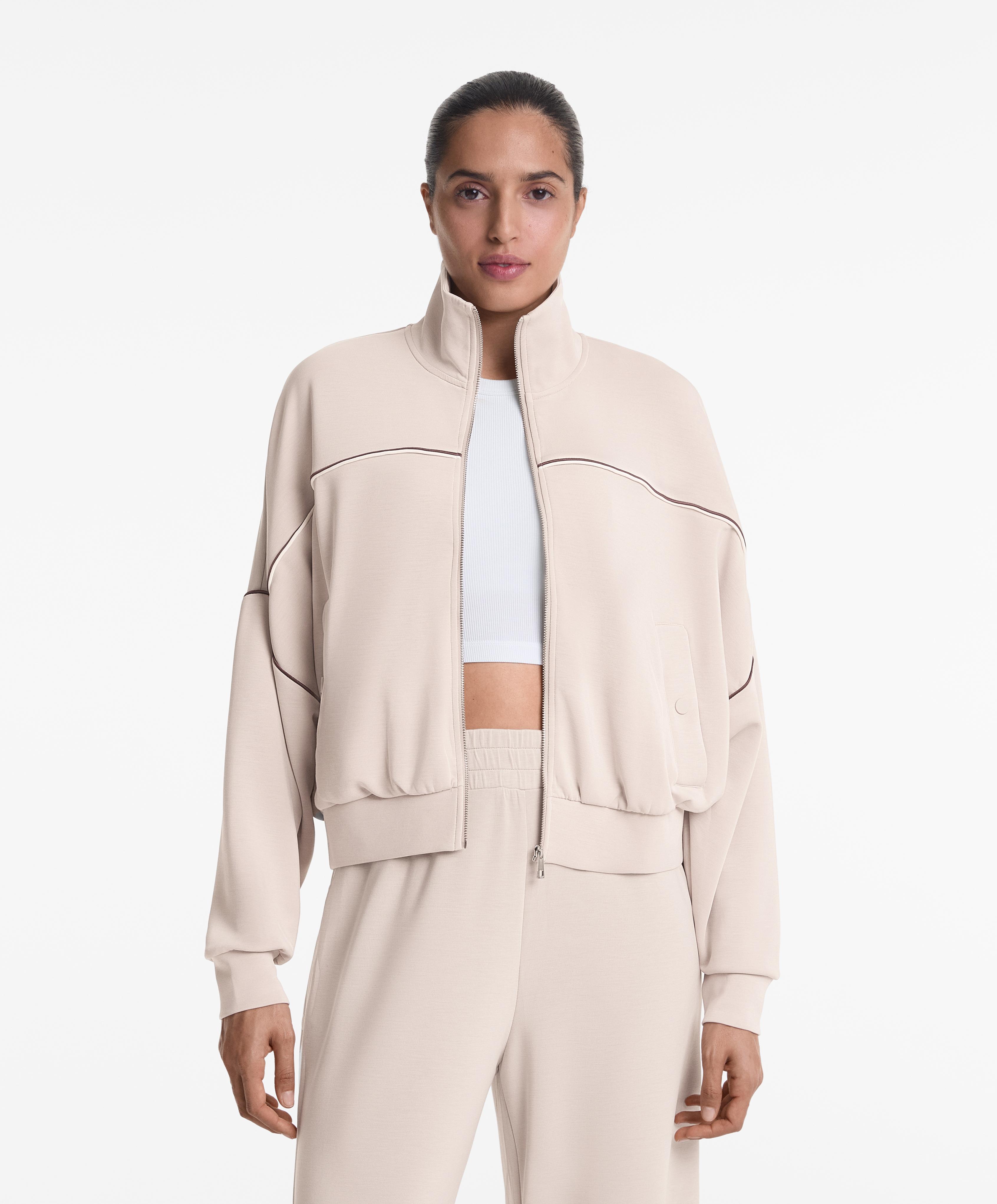 Veste piping et boutons contenant du modal au toucher doux Veste piping et boutons contenant du modal au toucher doux