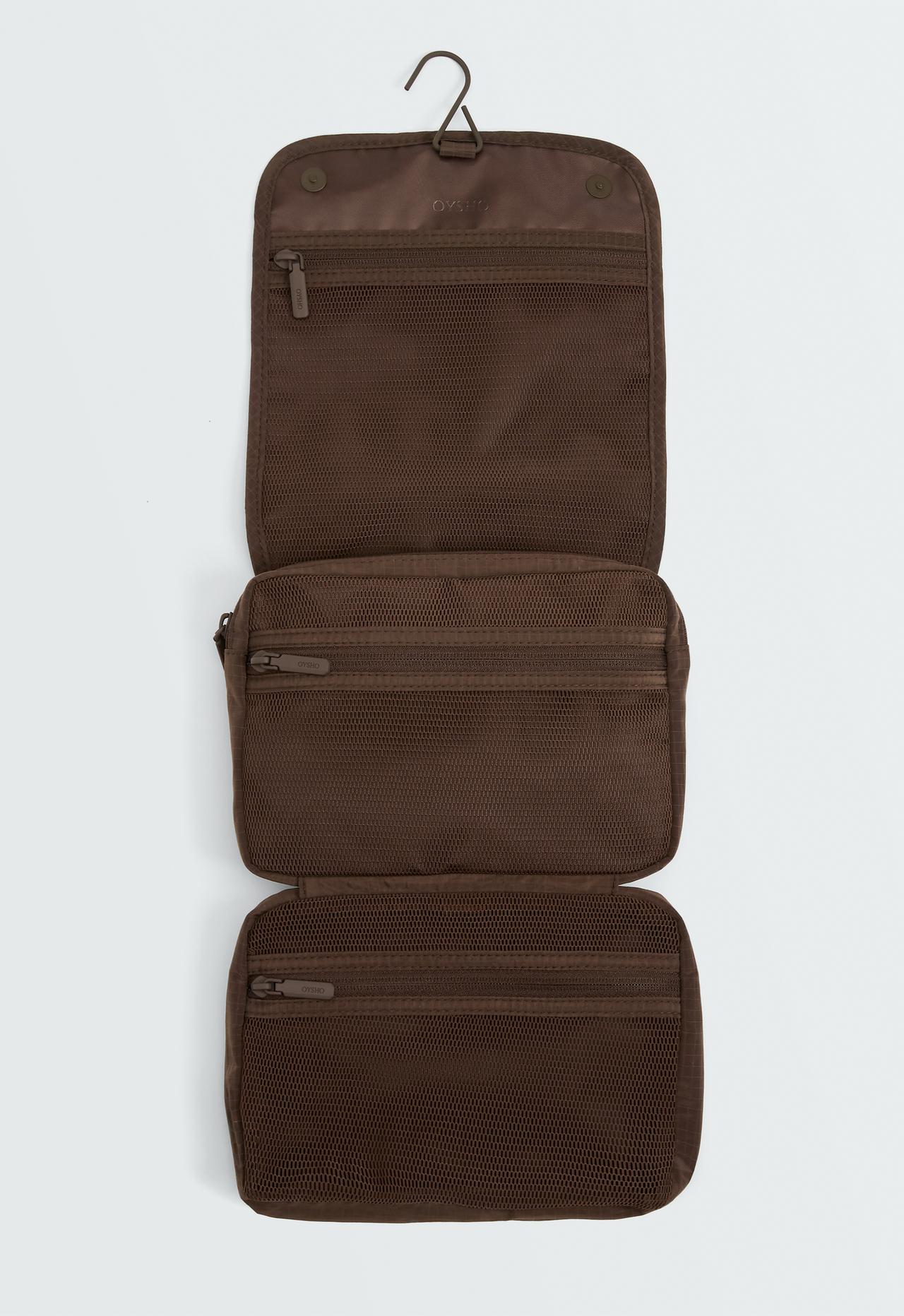 Hanging wash bag — BROWN
