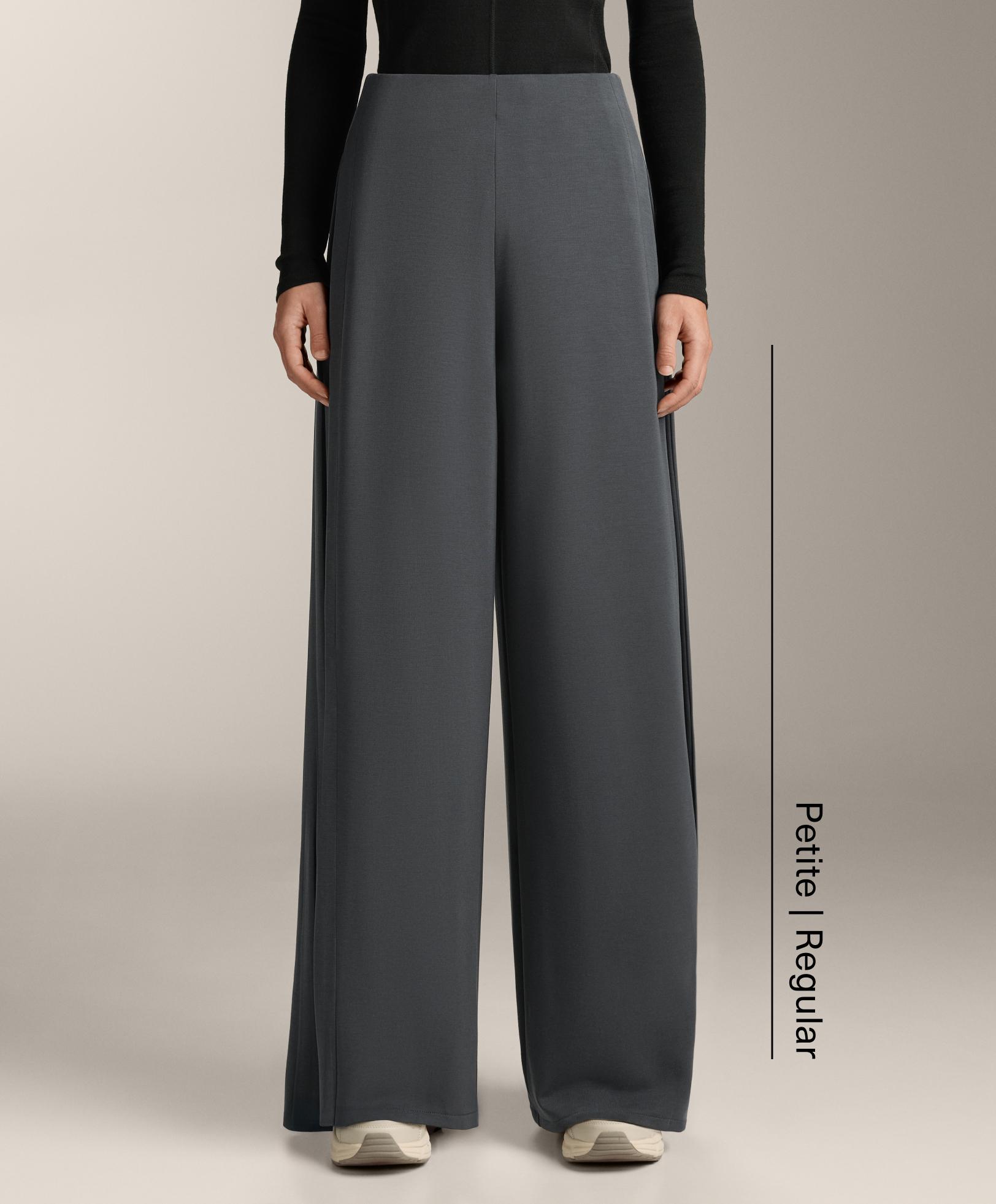 Weite Hose mit seitlicher Falte und weichem Modal