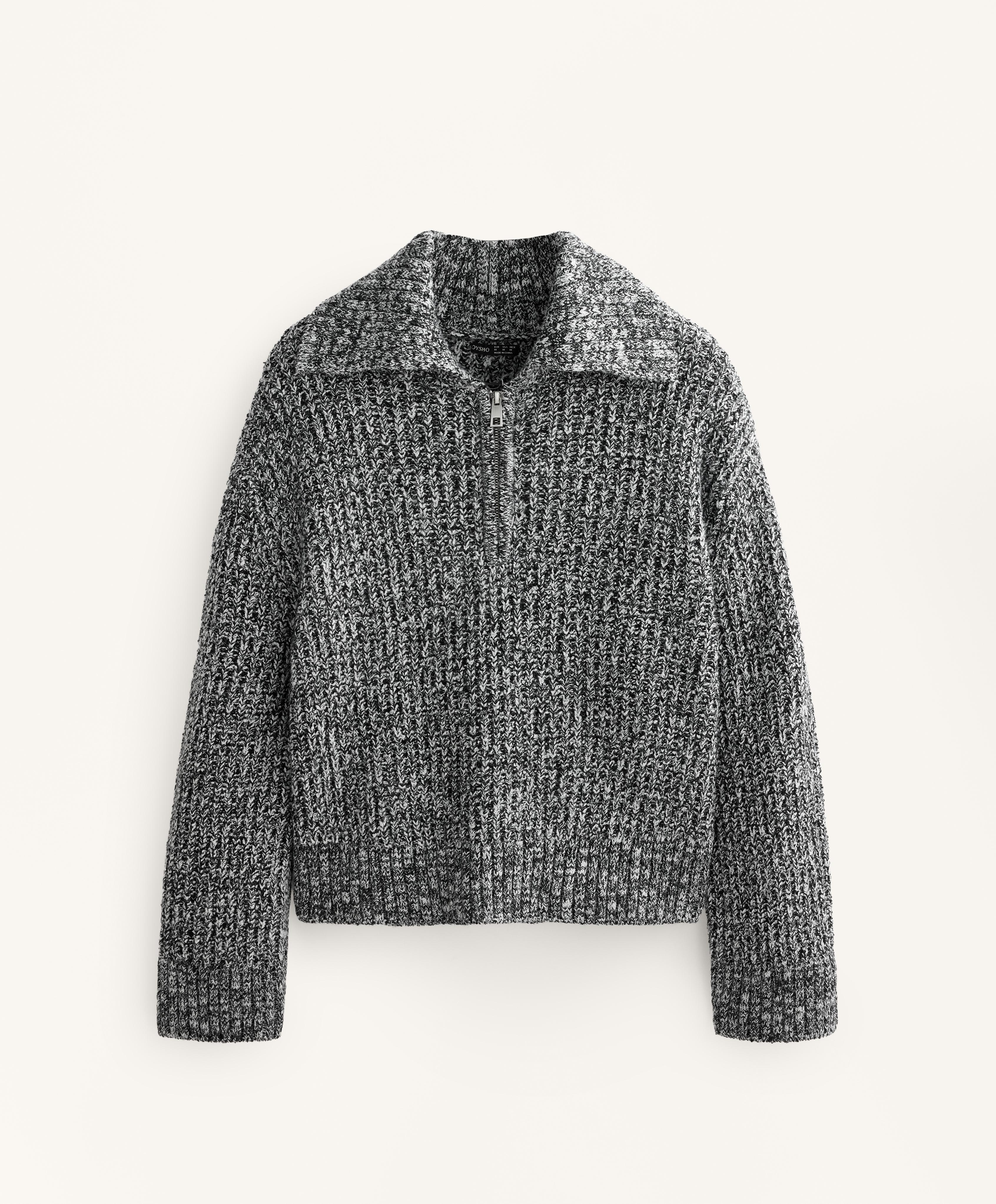 Strickpullover mit Zopfmuster und halbem Reißverschluss Strickpullover mit Zopfmuster und halbem Reißverschluss