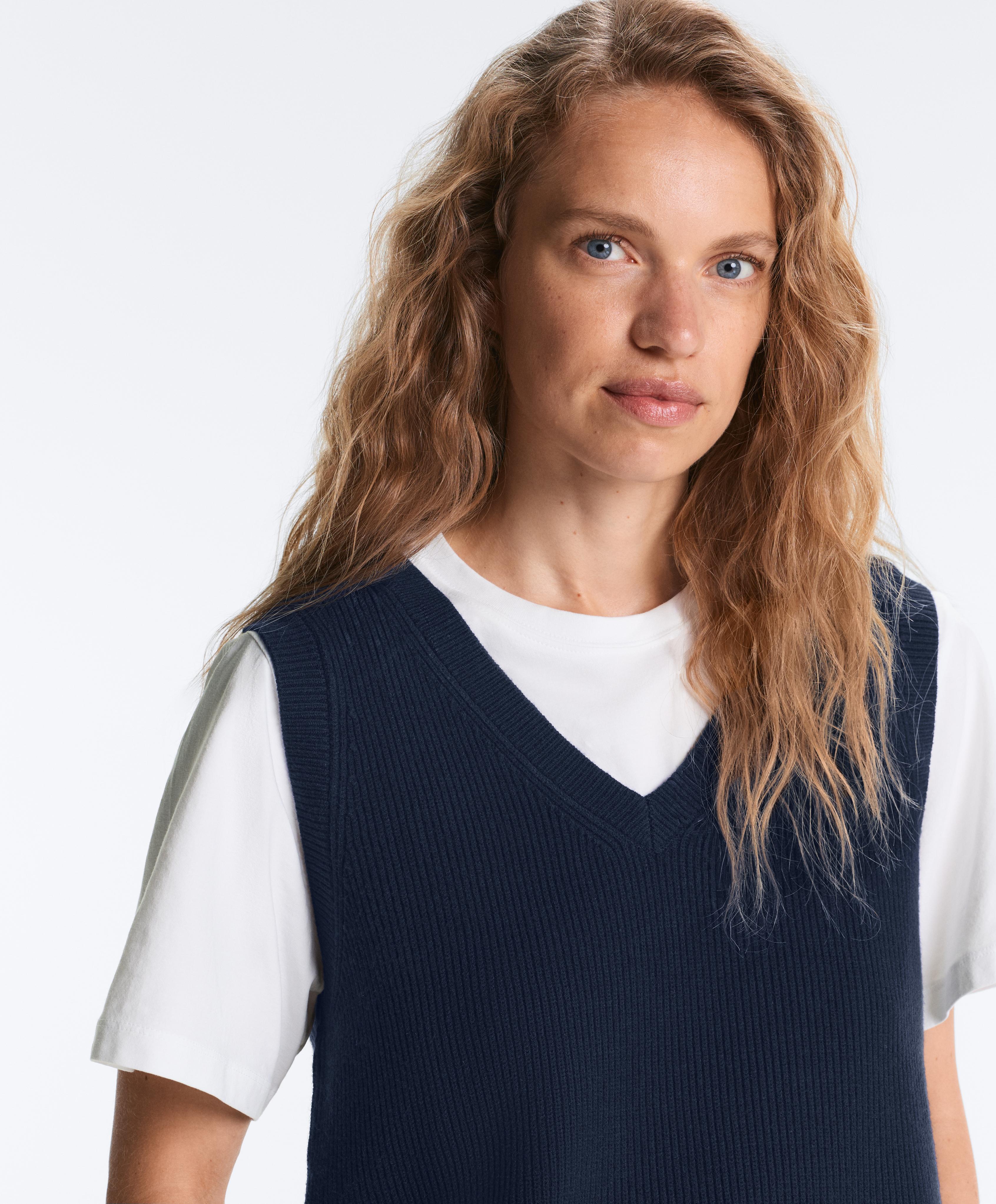 V-neck knit vest — NAVY BLUE