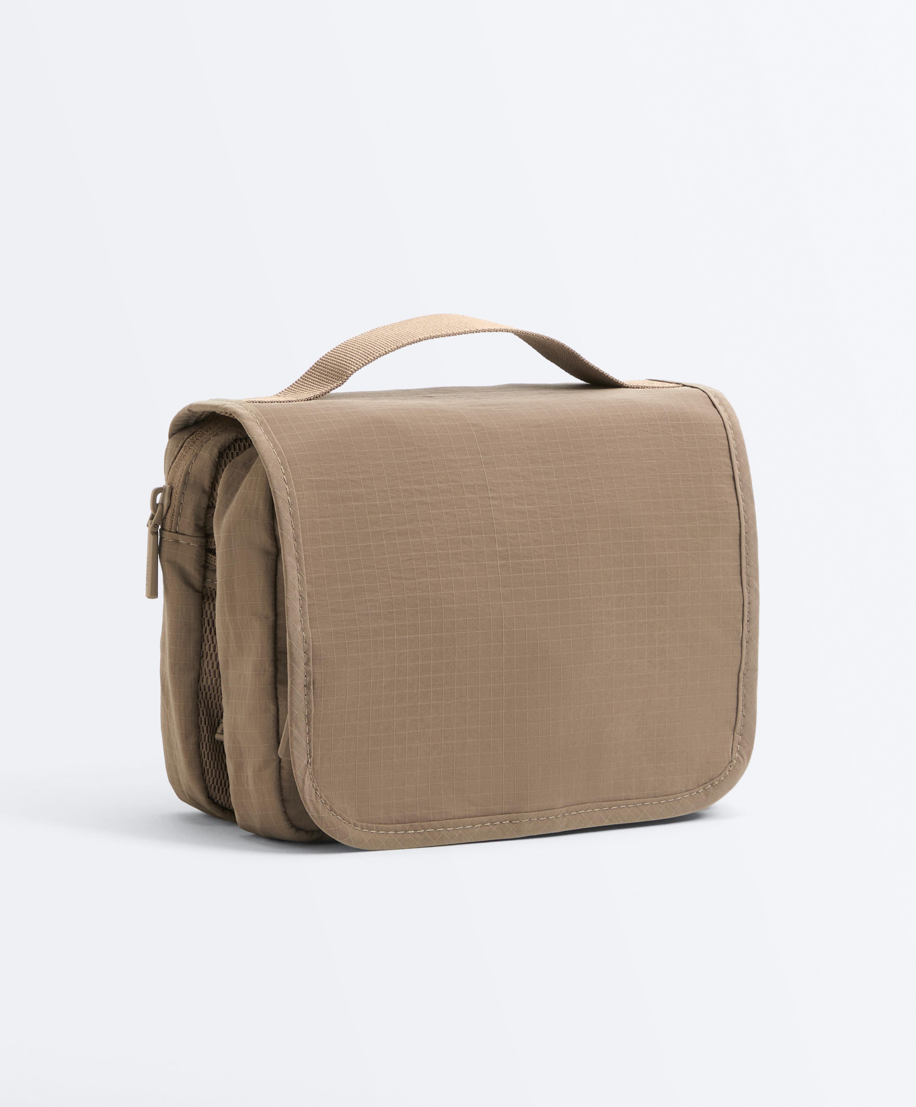 Hanging wash bag