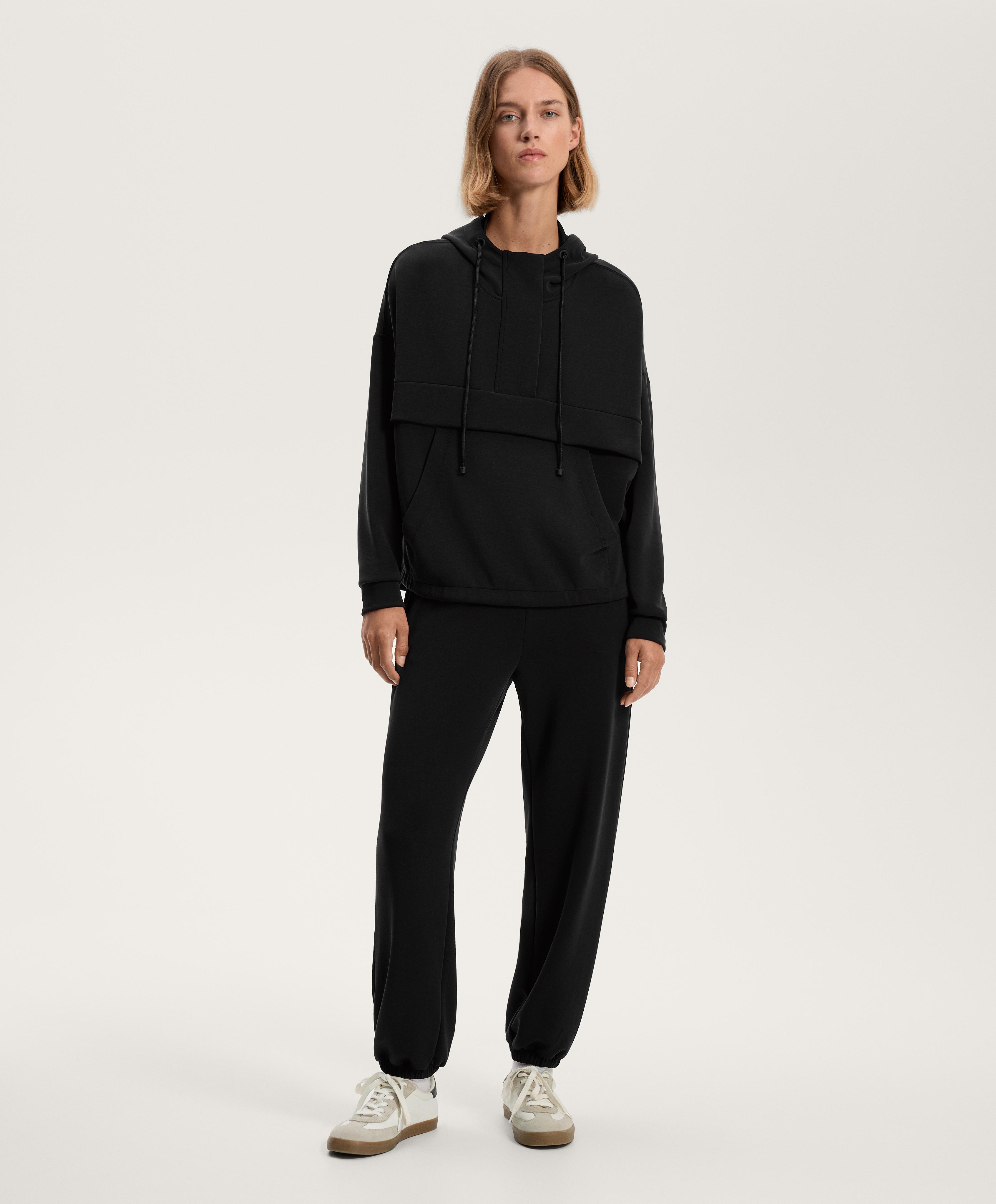 Siyah modal jogger total look