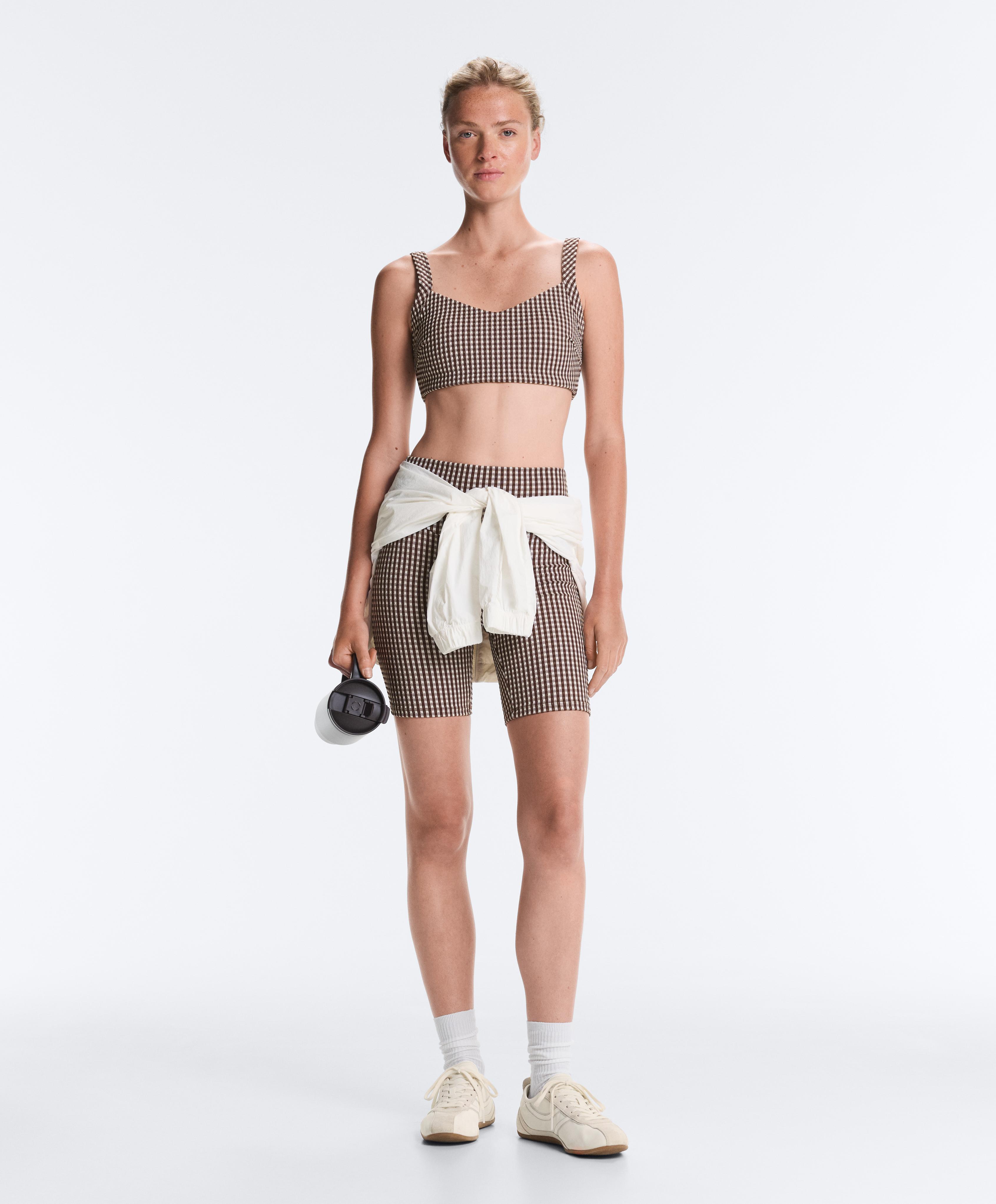 Medium-support gingham sports bra — DARK REDDISH‑BROWN