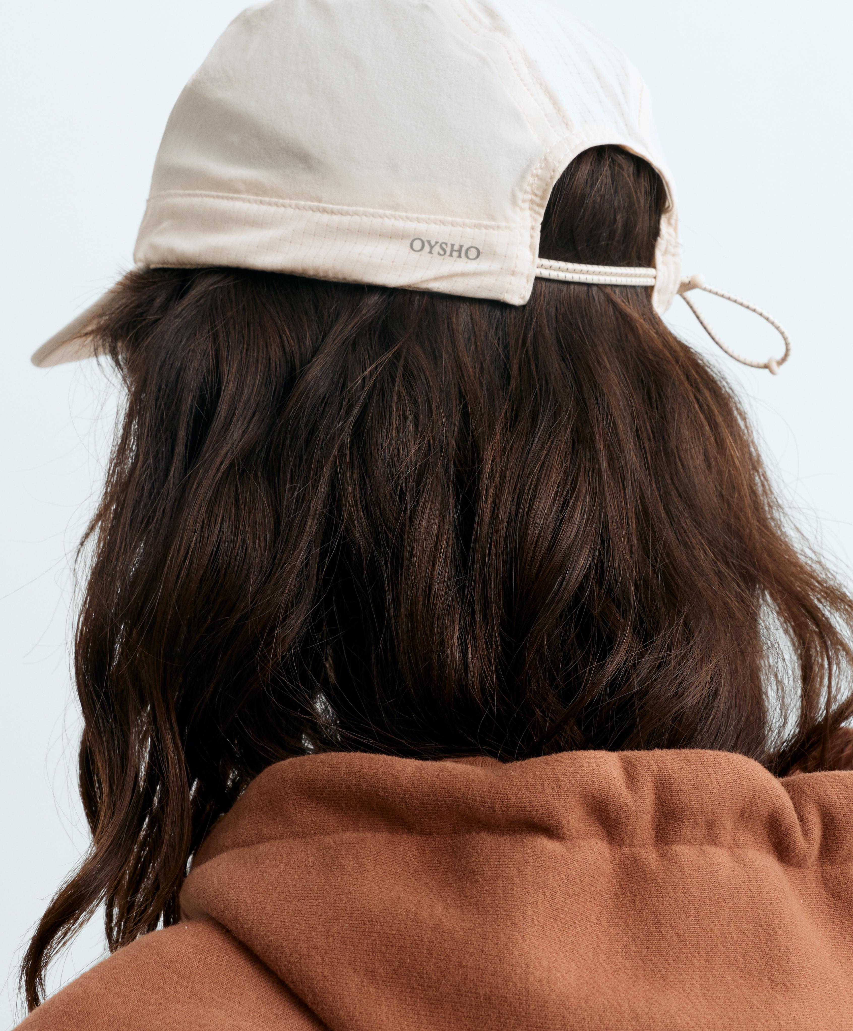 Sports cap — SAND