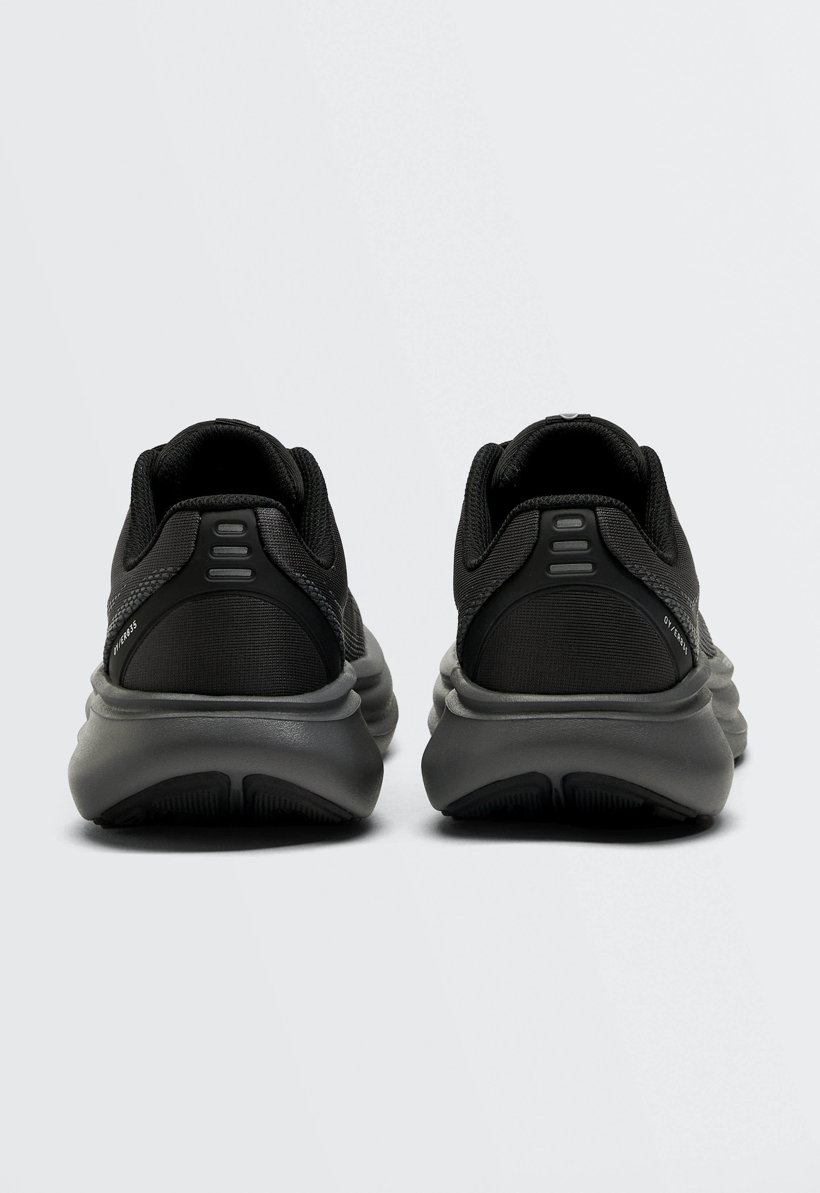 OY/ER 835 Running trainers — BLACK