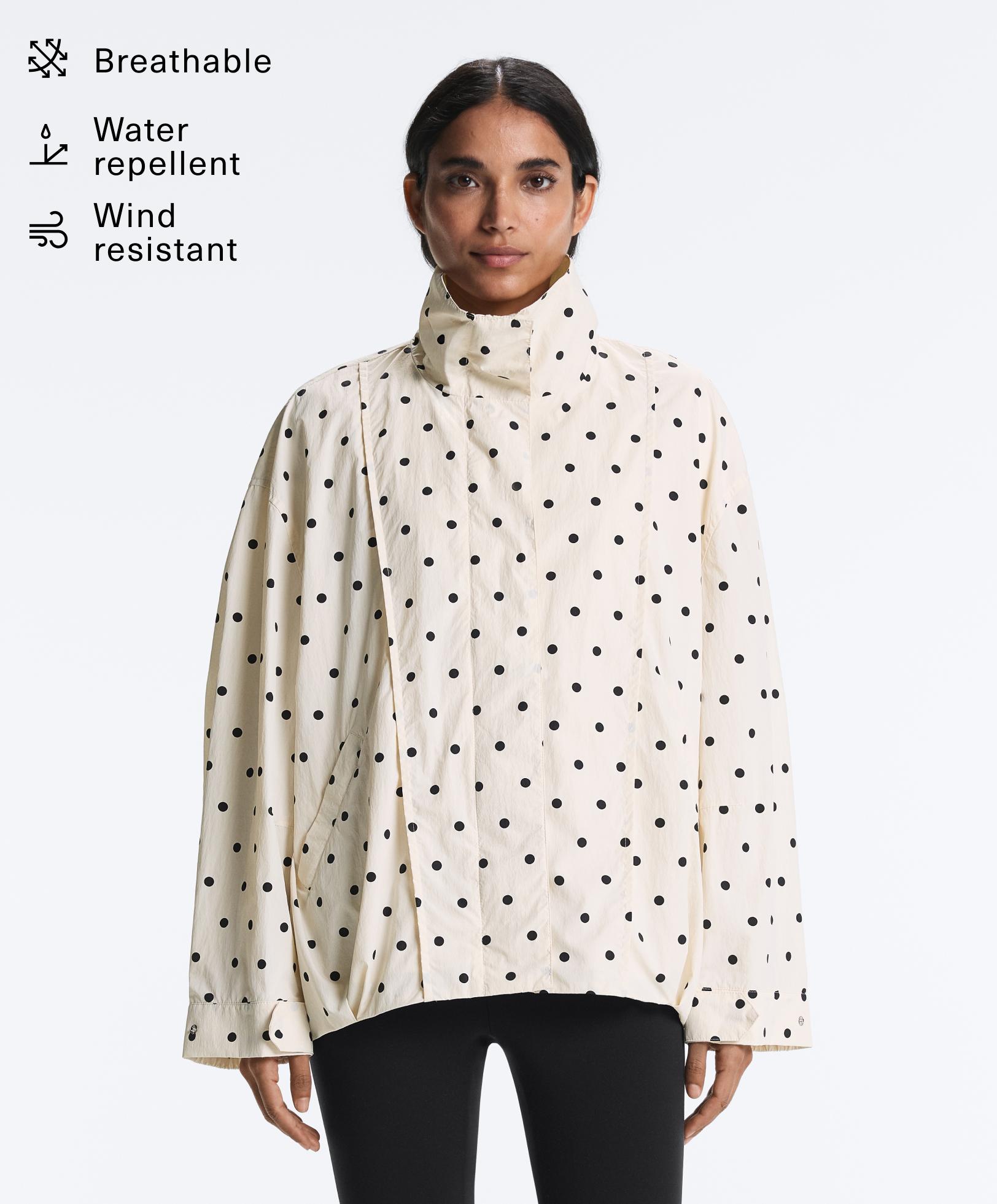 Long water-repellent polka dot jacket