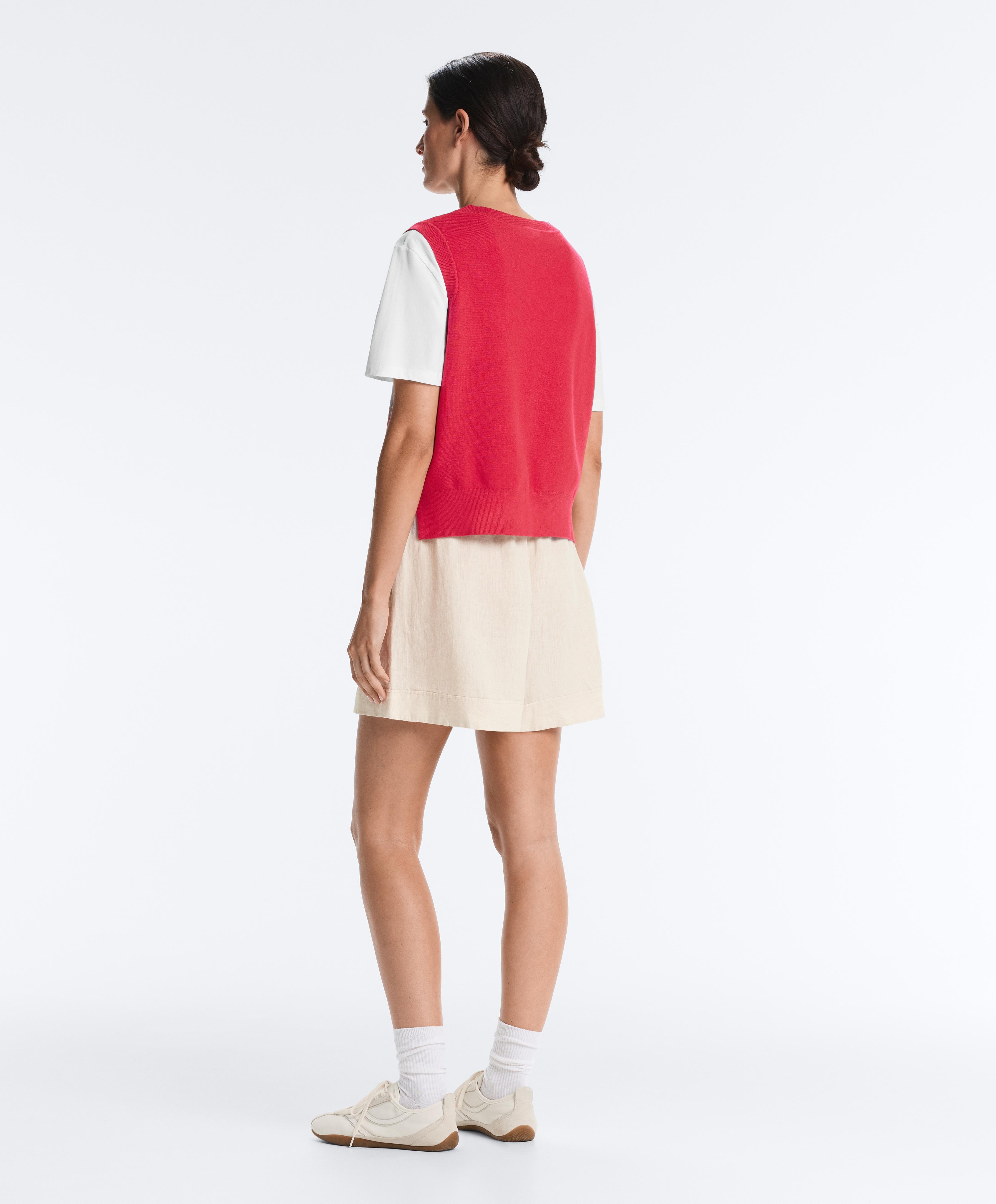 V-neck knit vest — RED