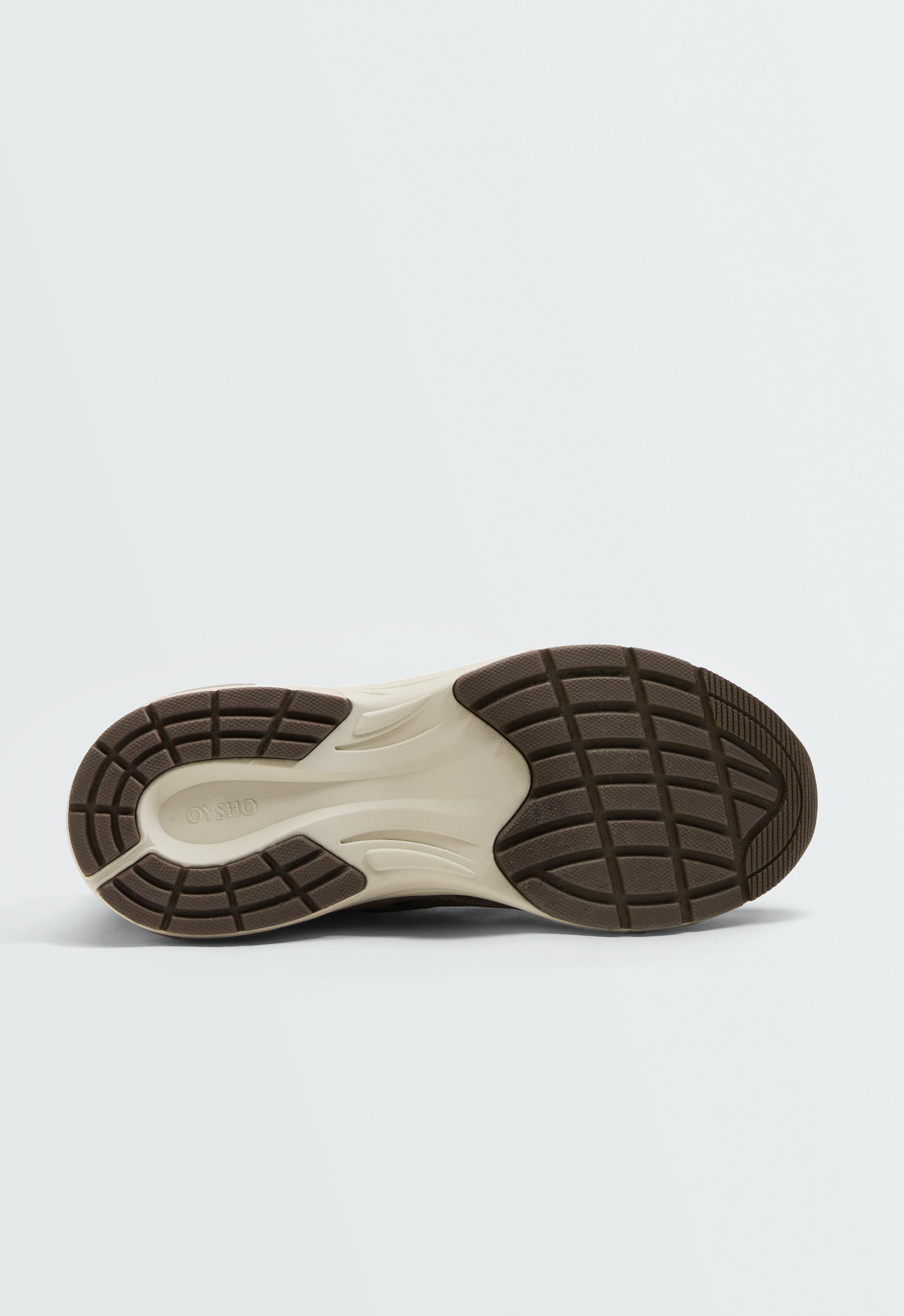 Running-style trainers — BROWN