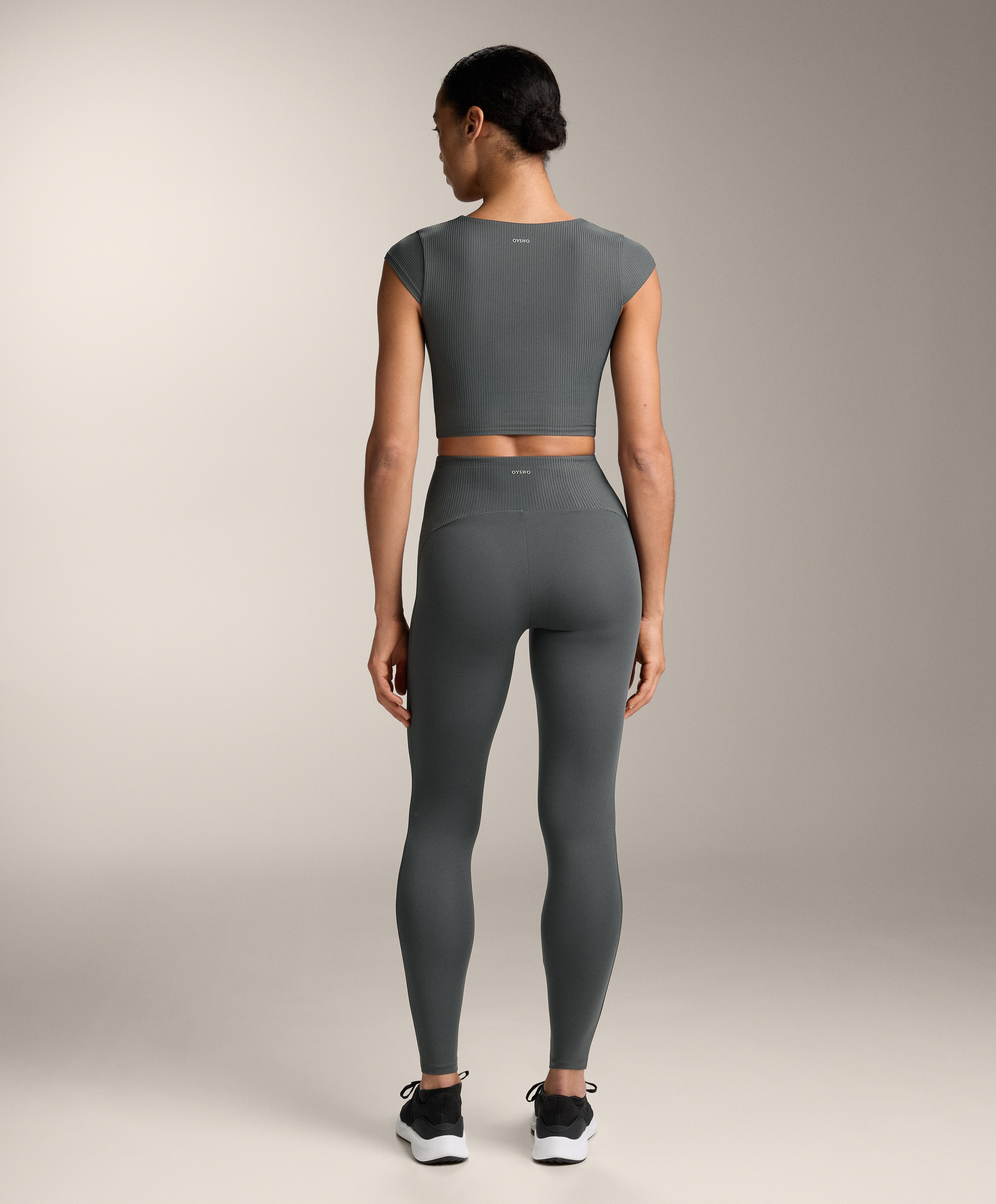 Camiseta Comfortlux manga corta rib OYSHO Ecuador