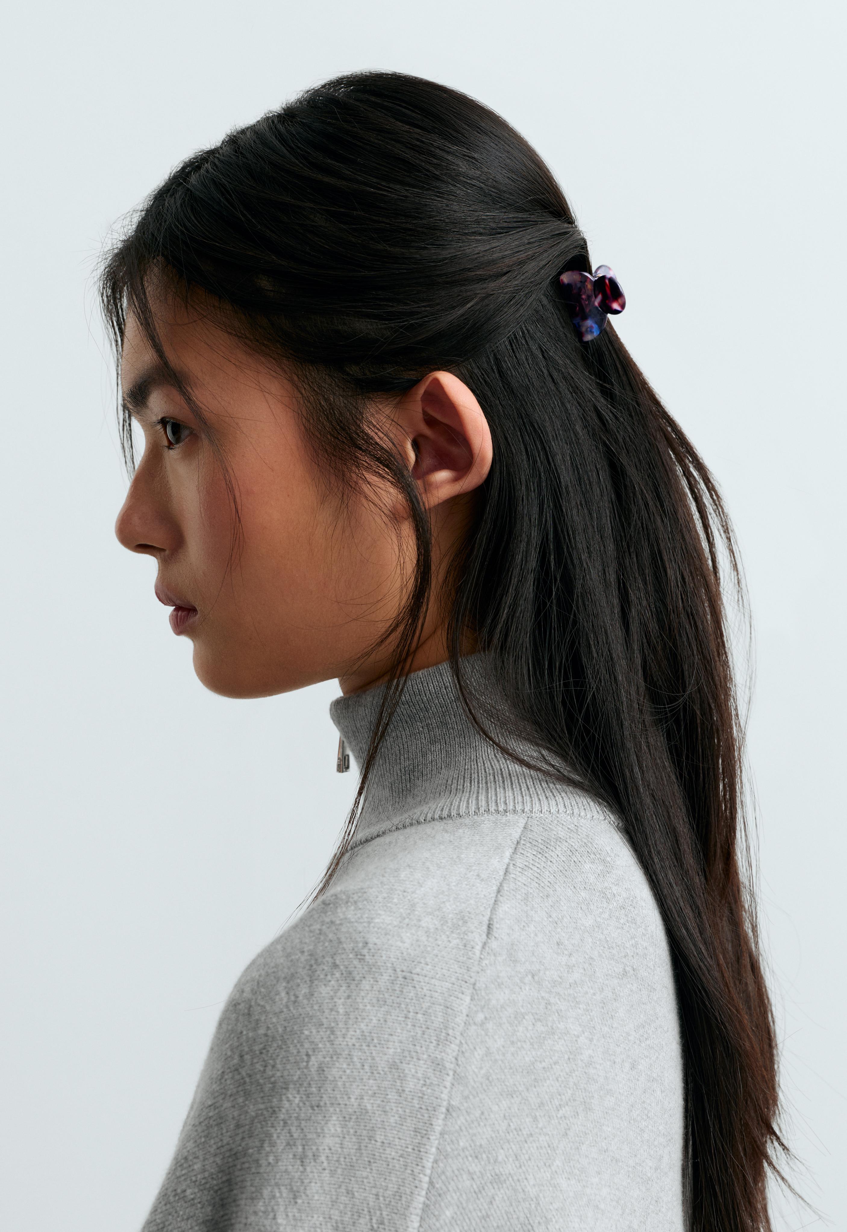 2 mini hair claws