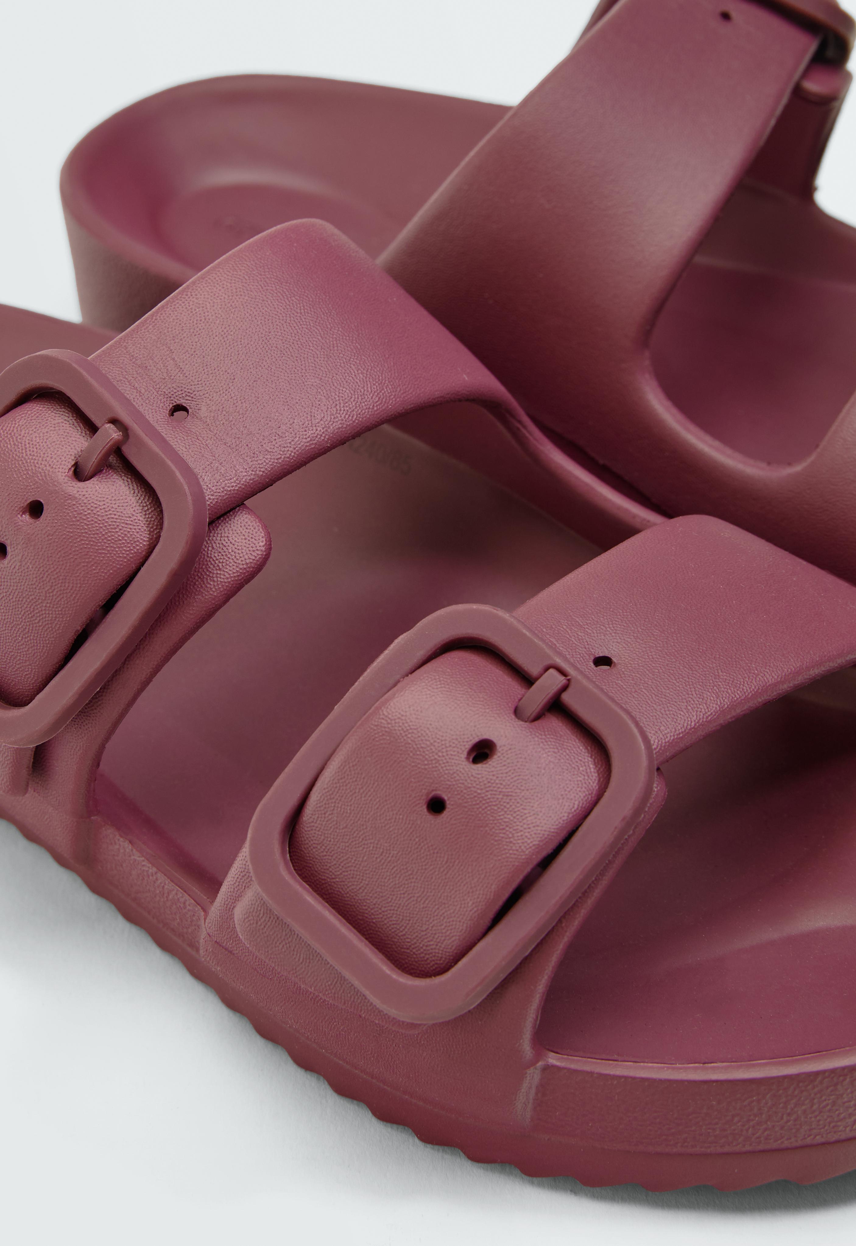 Buckle beach sandals — RASPBERRY