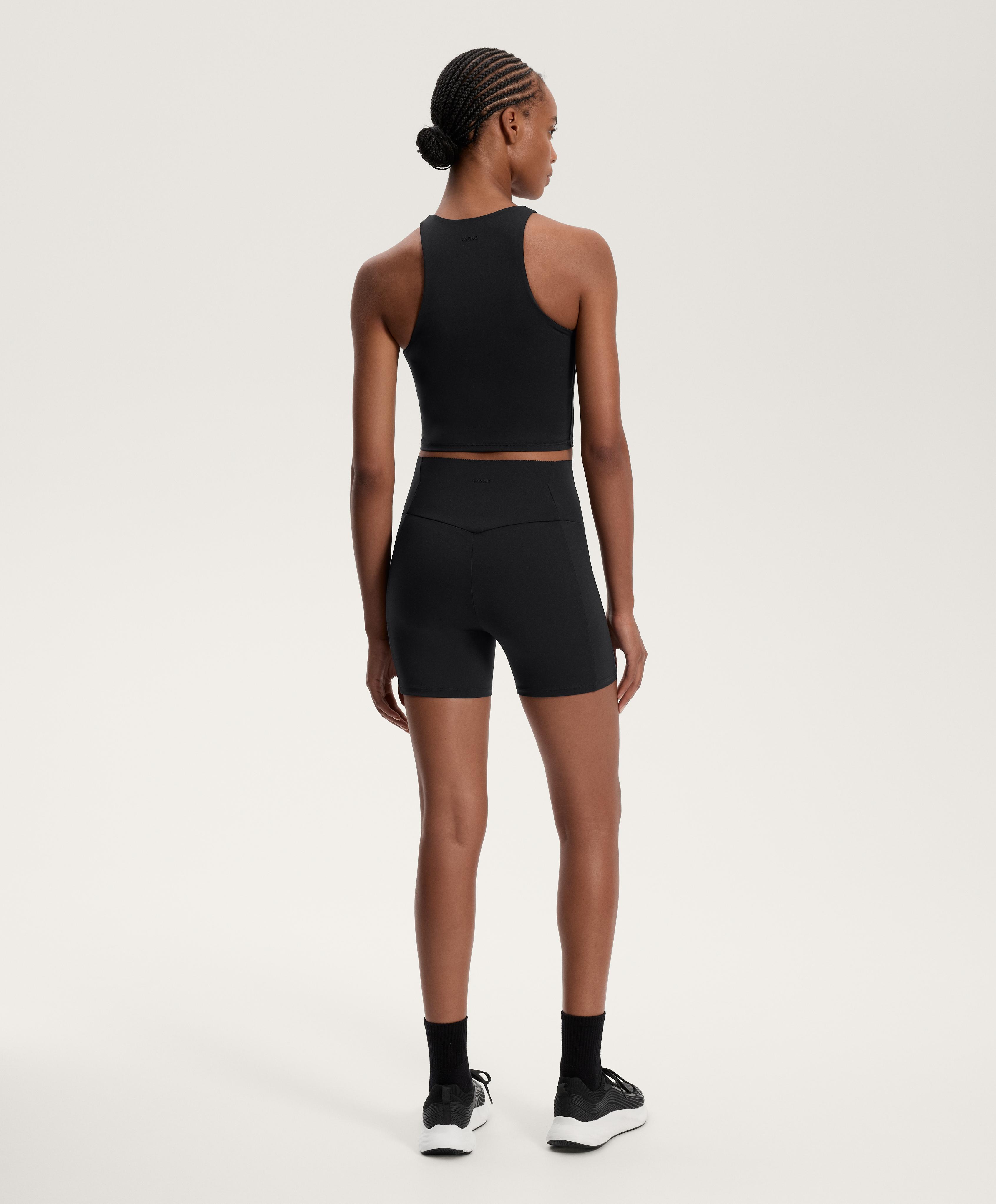 Compressive high-rise pocket 10cm hot pants — BLACK