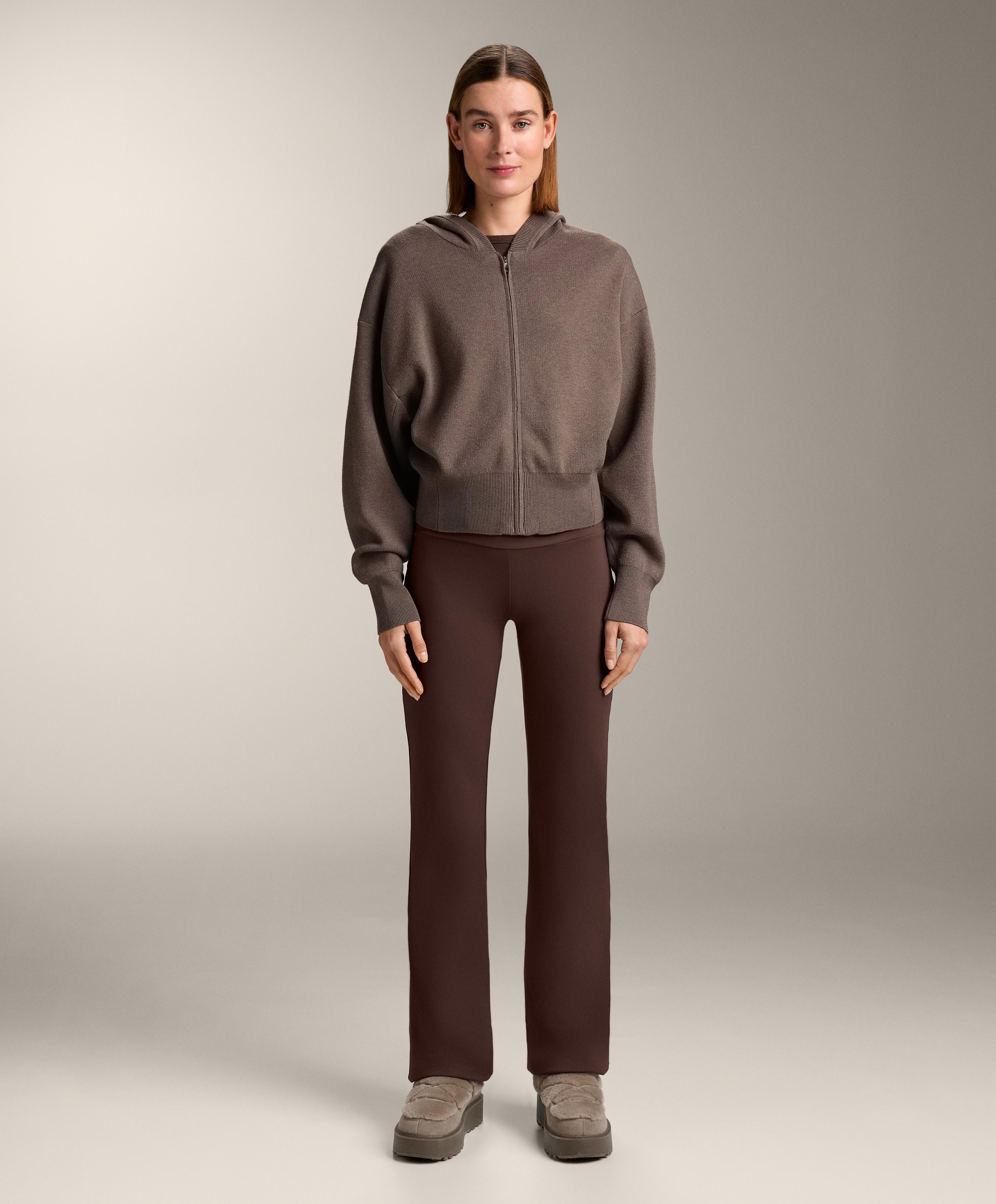 แจ็คเก็ตผ้าถักมีฮู้ดแต่งดีเทลด้านข้าง