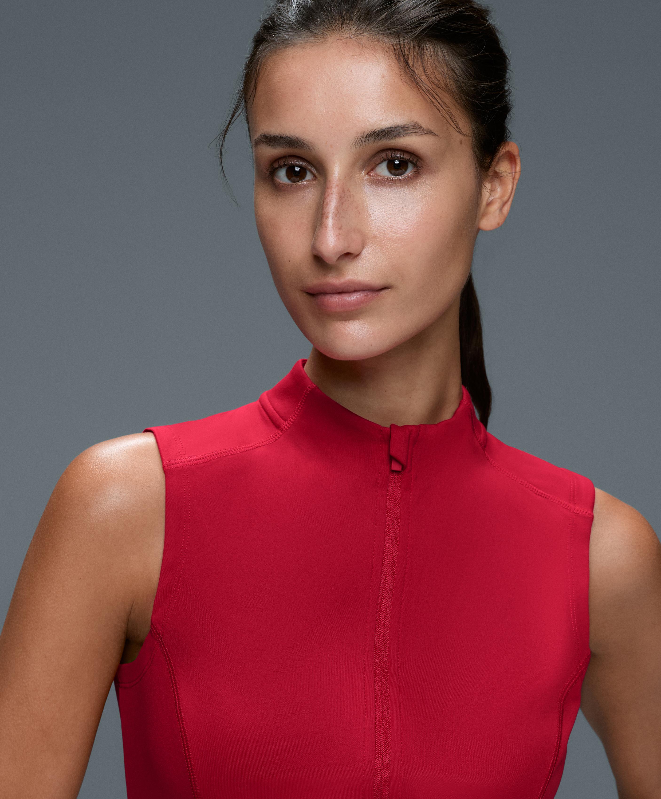Sleeveless zip T-shirt — STRAWBERRY
