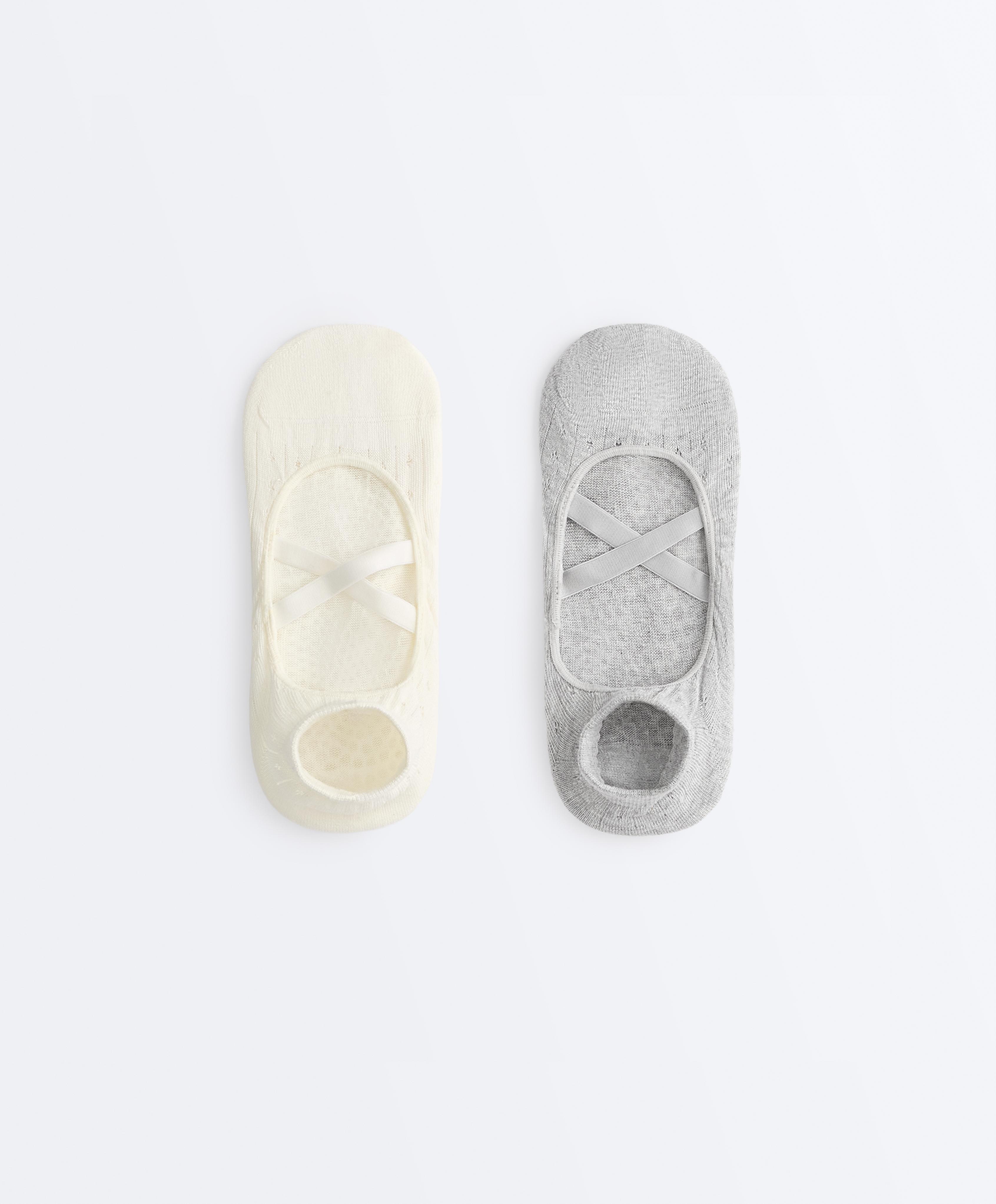 2 pairs of cotton blend yoga and Pilates sneaker socks with crossover straps — VANILLA