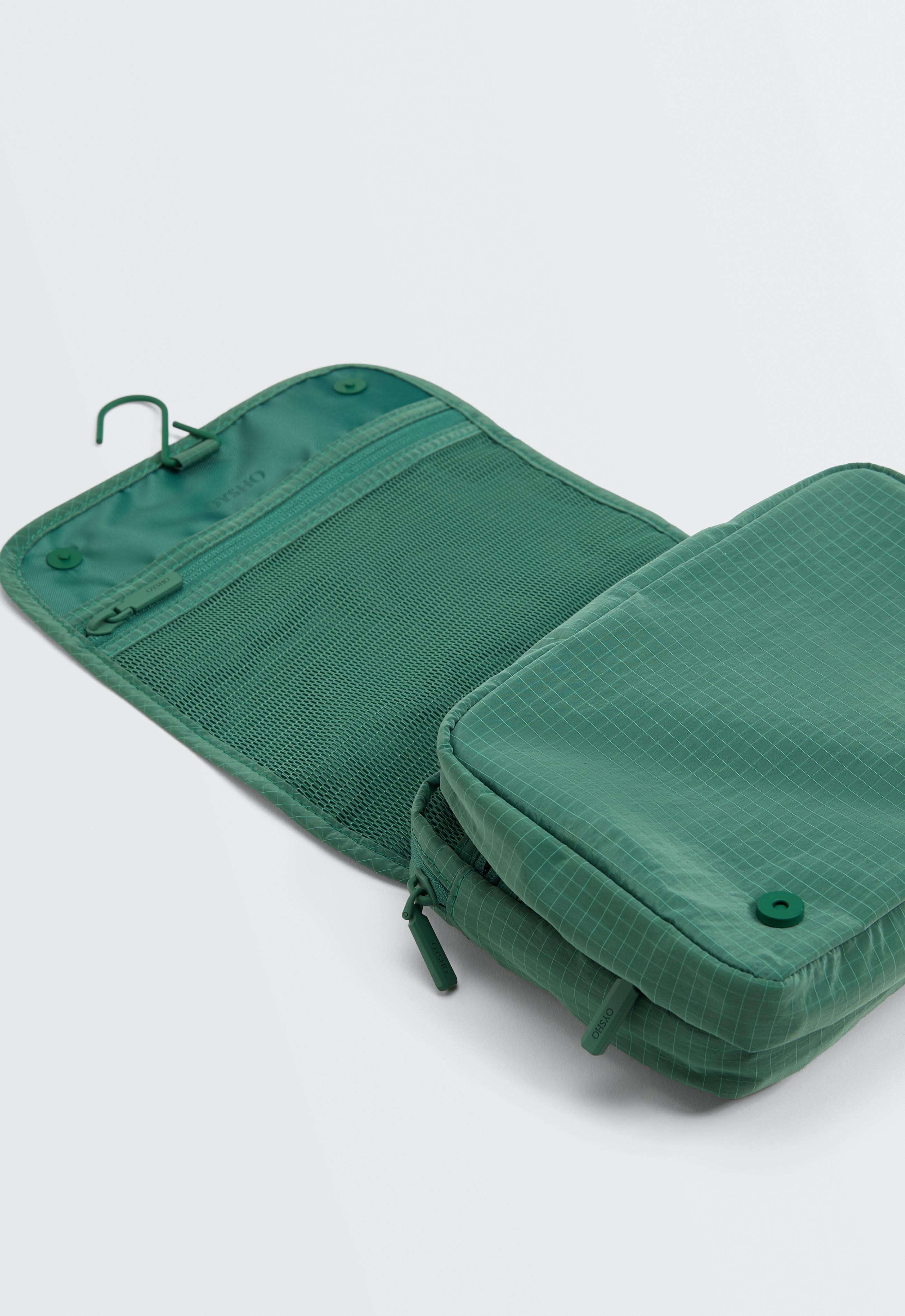 Hanging wash bag — GREEN