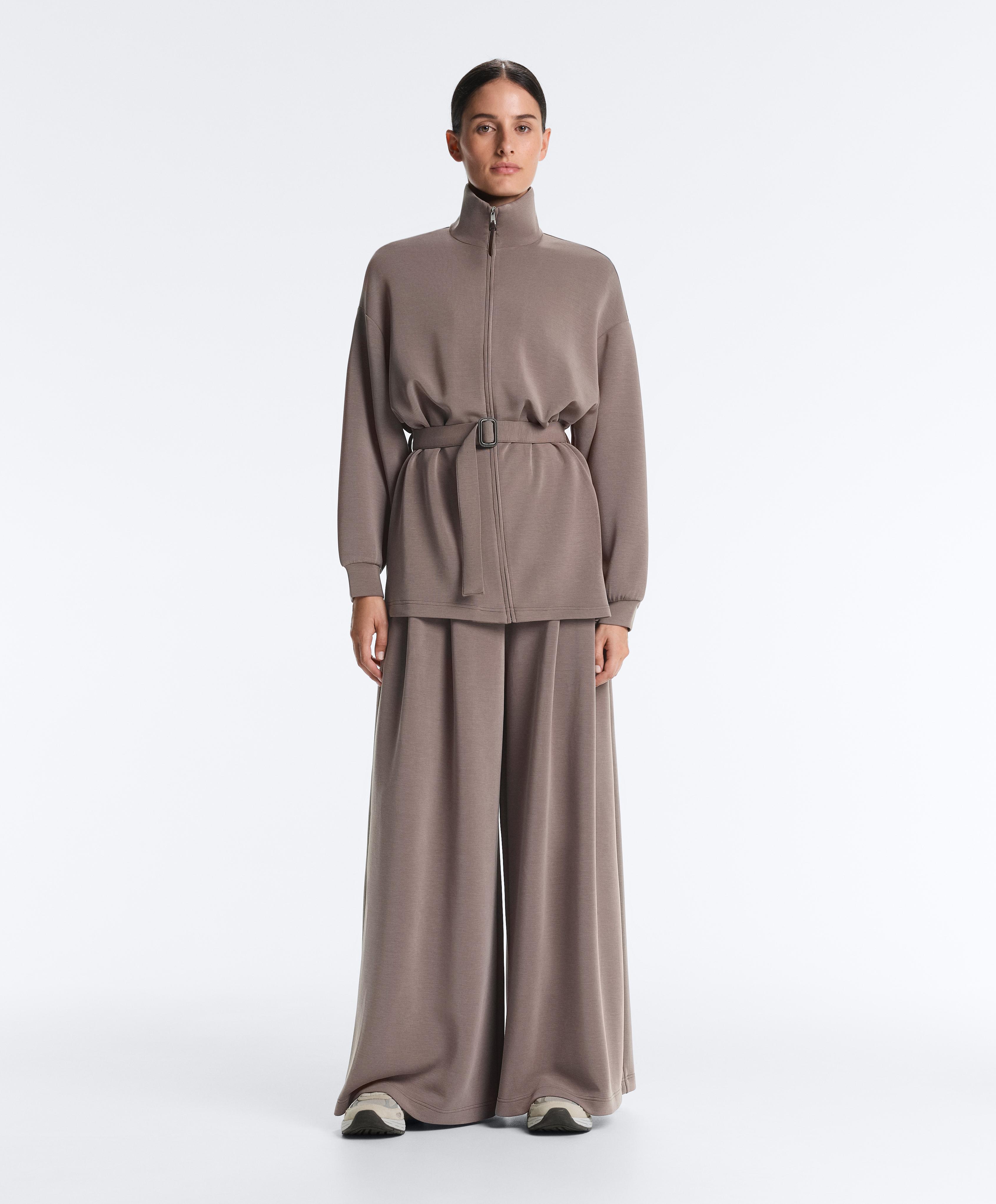 جاكيت طويل على شكل كورسيه بحزام وملمس ناعم من المودال