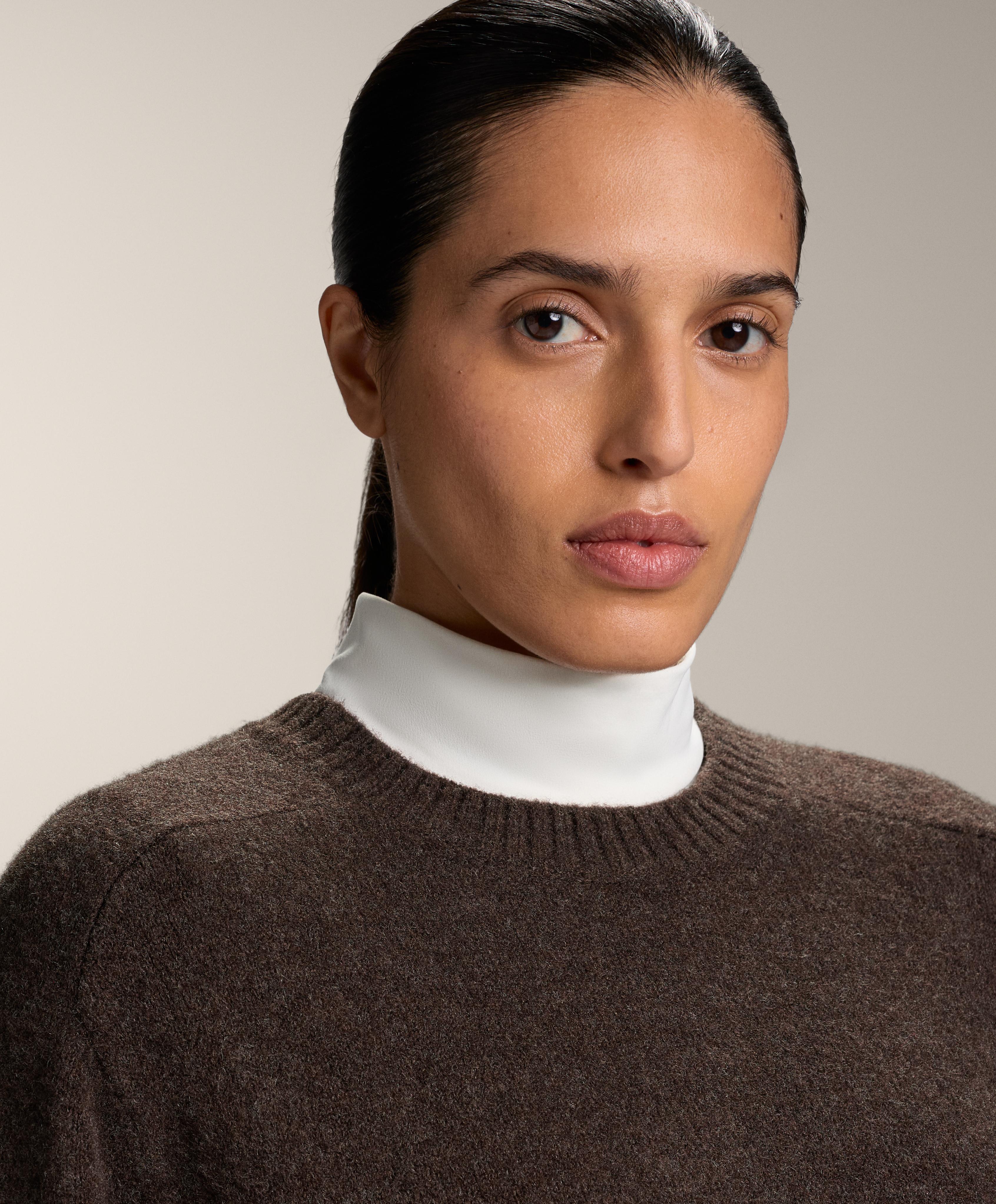 Soft knit crew neck jumper — BROWN