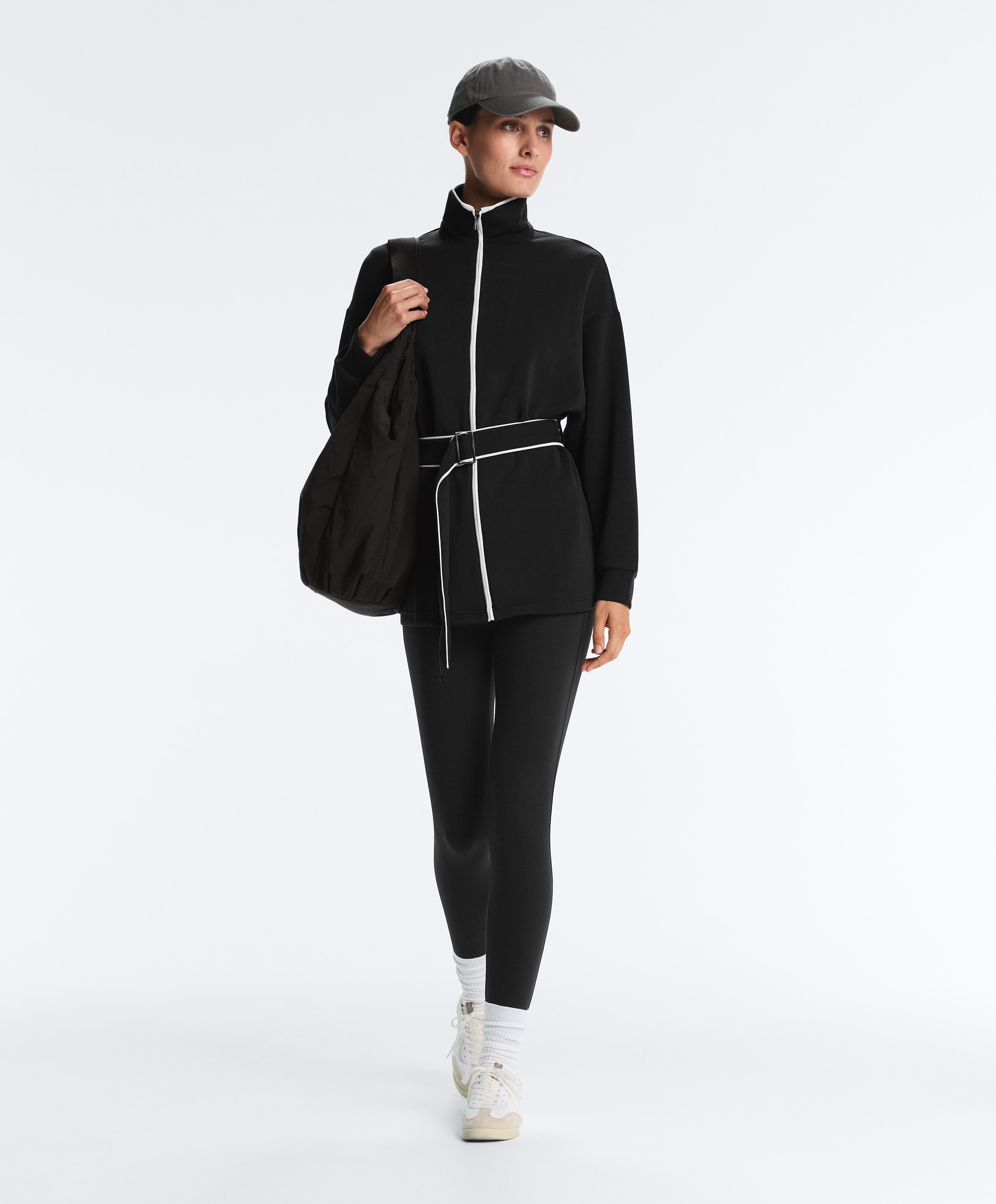 Chaqueta larga piping a contraste con modal tacto suave