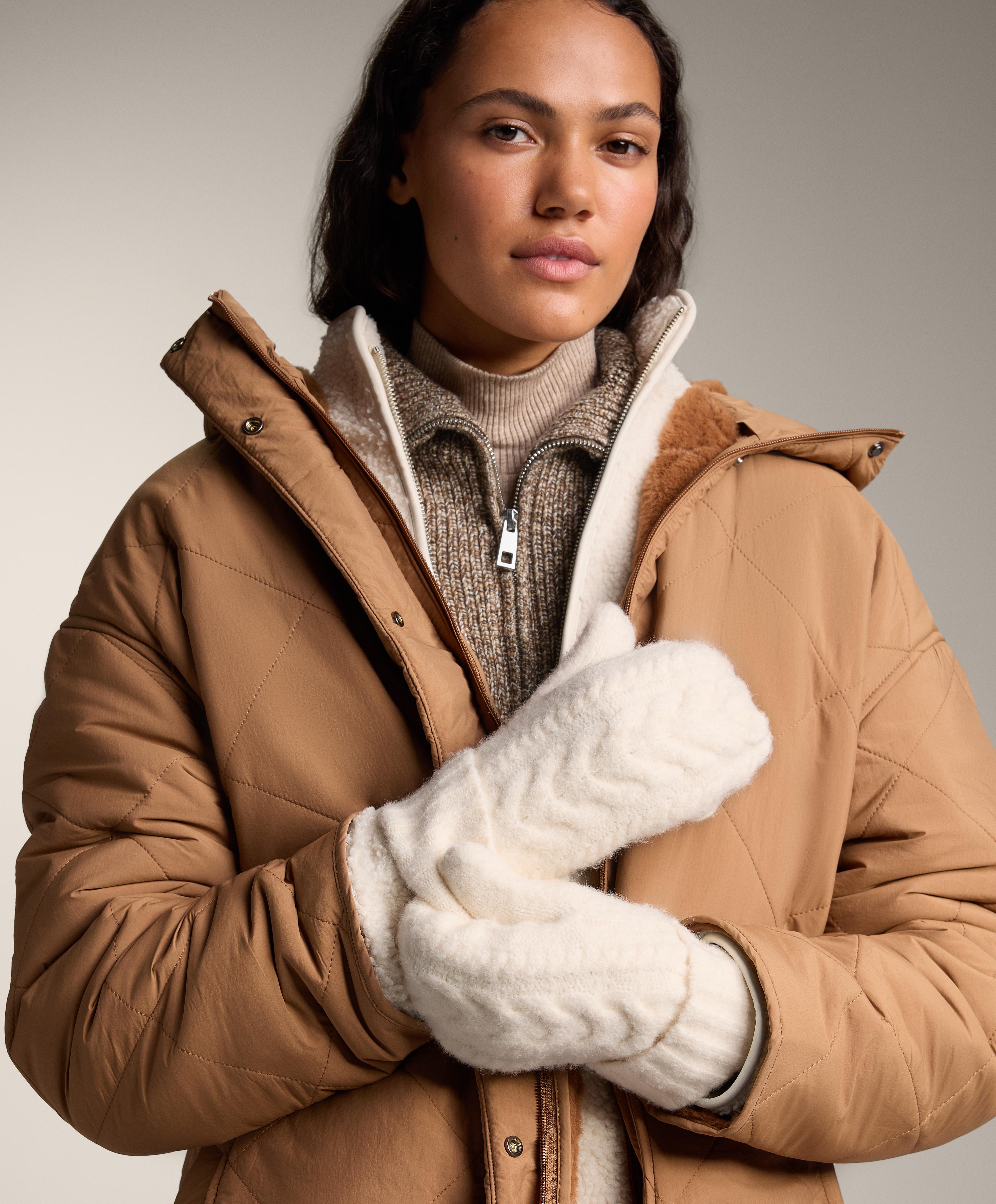 В'язані рукавиці з арановим візерунком