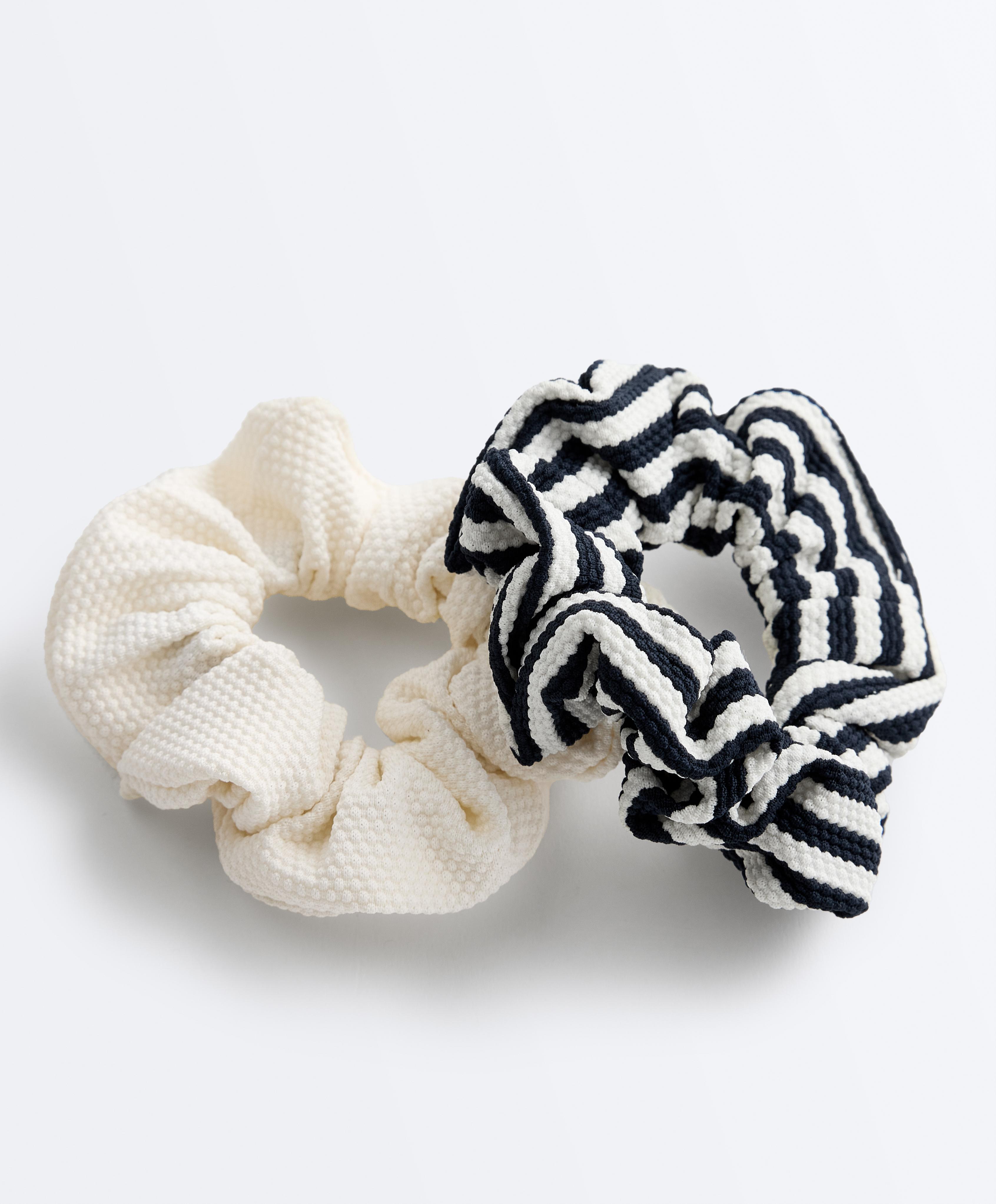 2 velike gumice s konstrukcijom