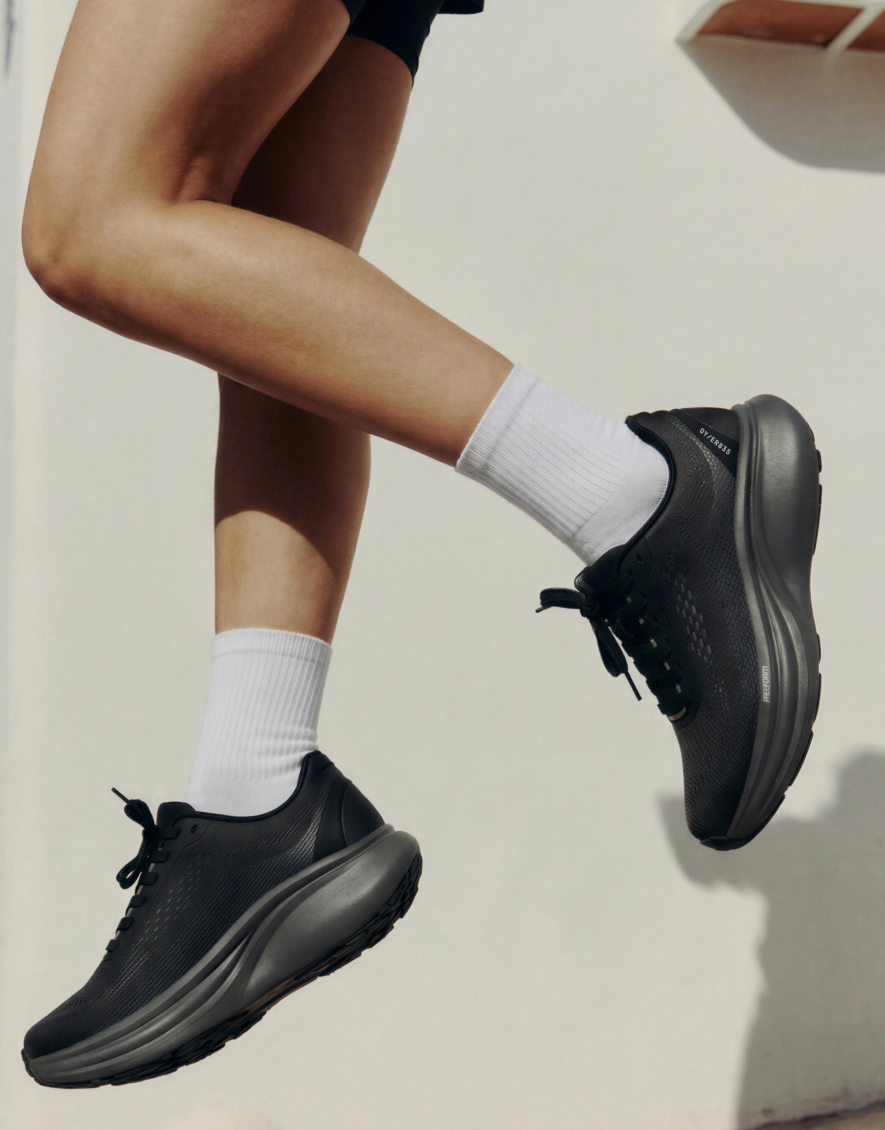 OY/ER 835 Running trainers — BLACK